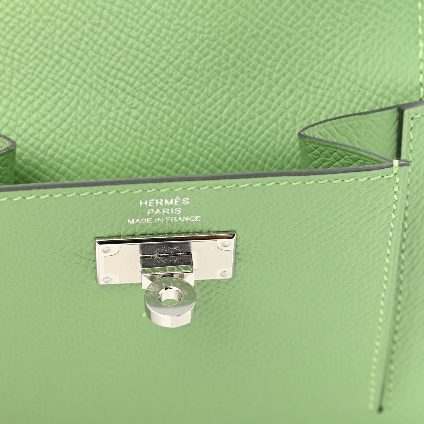 Epsom Kelly Pocket Compact Wallet Vert Criquet