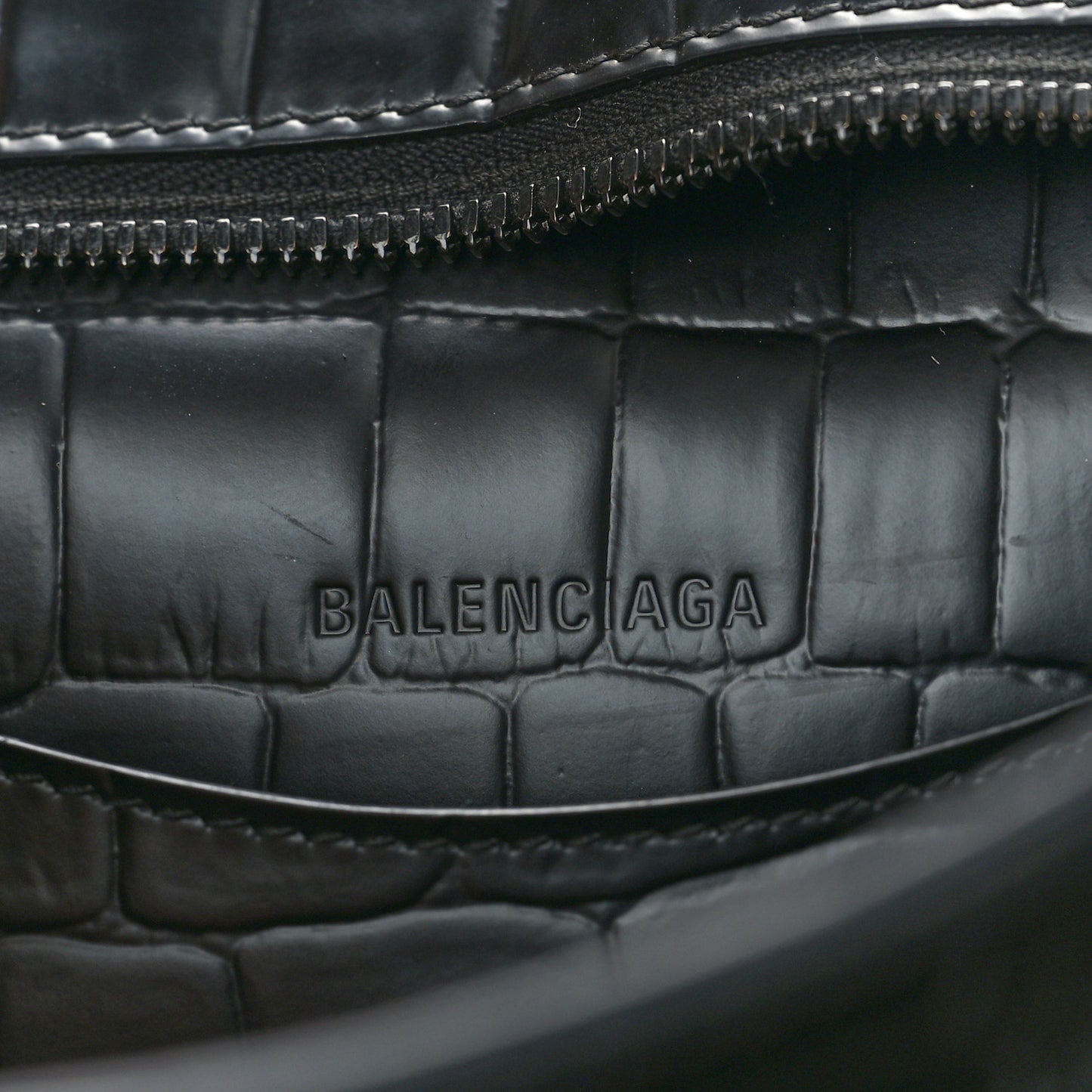 Semi Shiny Calfskin Crocodile Embossed Neo Classic Black Hardware S City Black