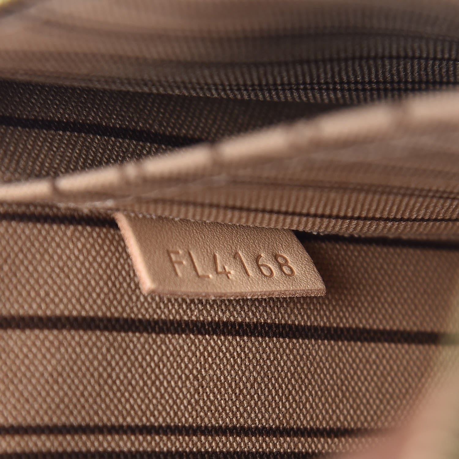 Louis Vuitton Monogram Neverfull MM GM Pochette 7 of 7