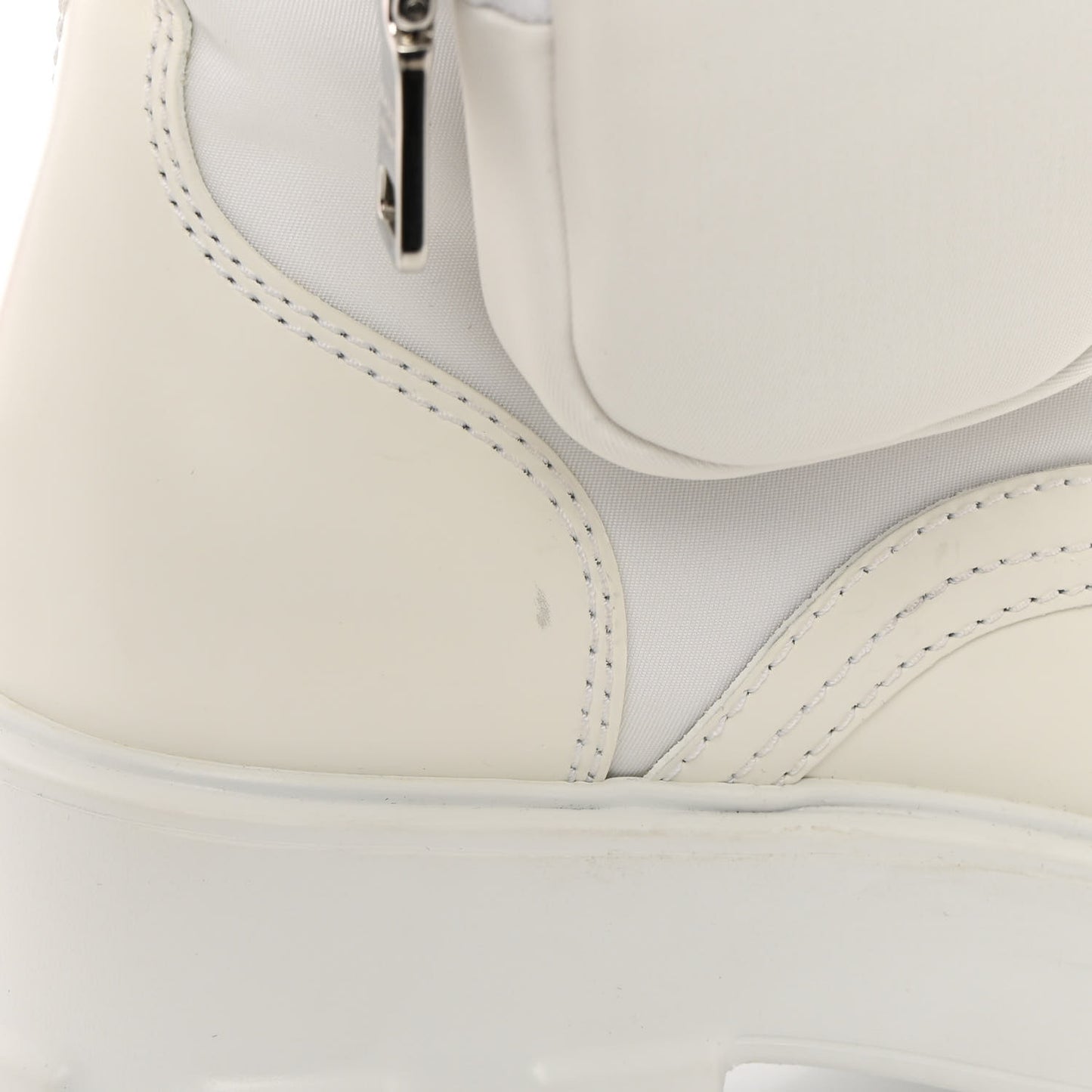 Spazzolato Rois Re-Nylon Metal Triangle Logo Monolith Pouch Pocket 55mm Boots 35 White