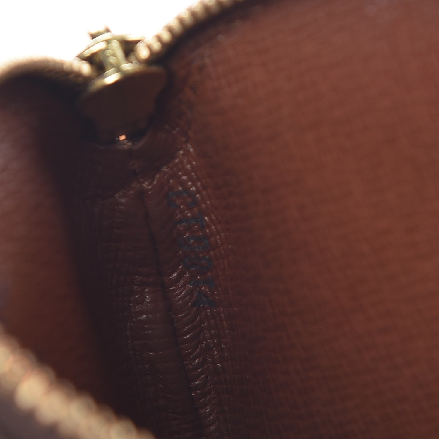 Louis Vuitton Monogram Round Coin Purse 7 of 9