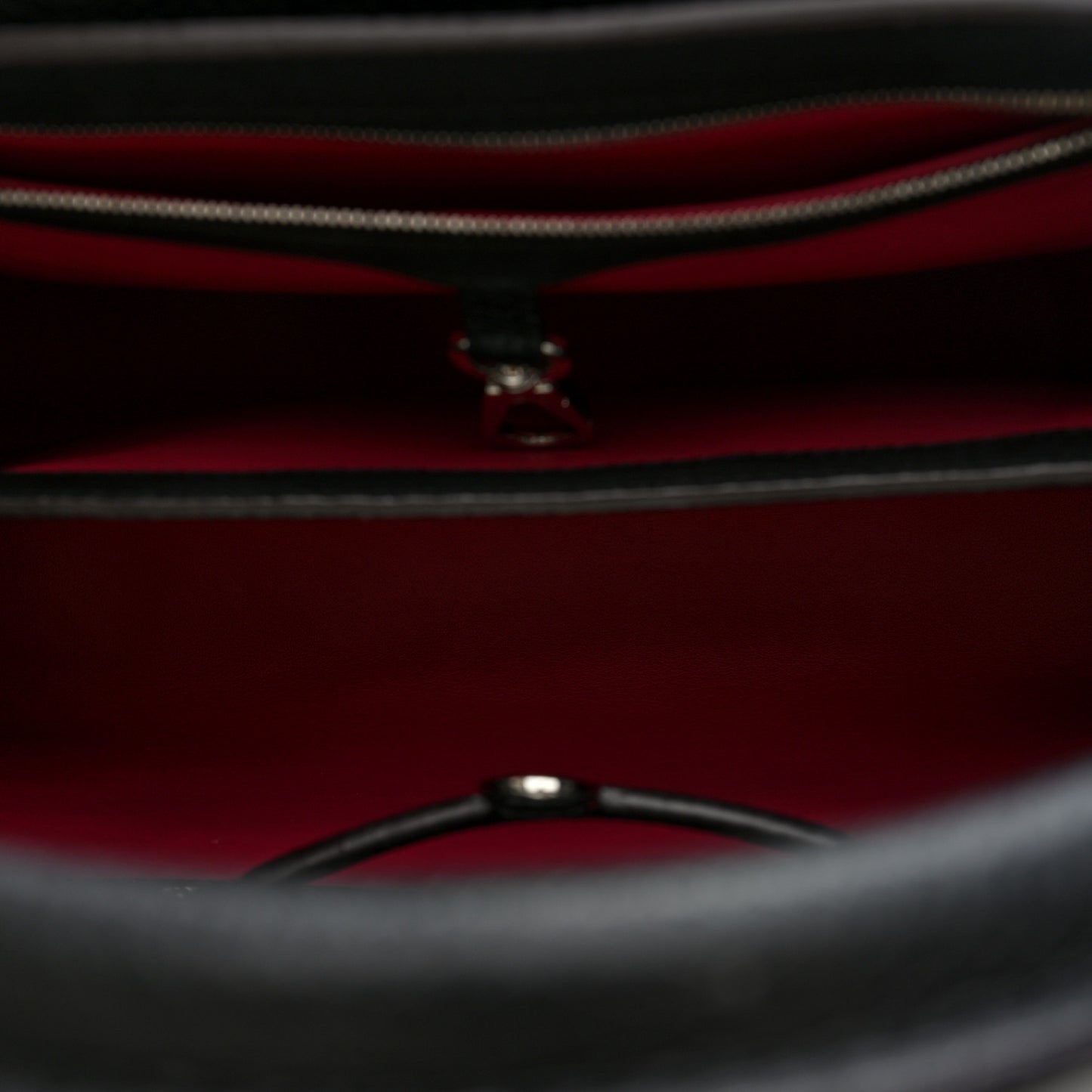 Taurillon Capucines PM Black