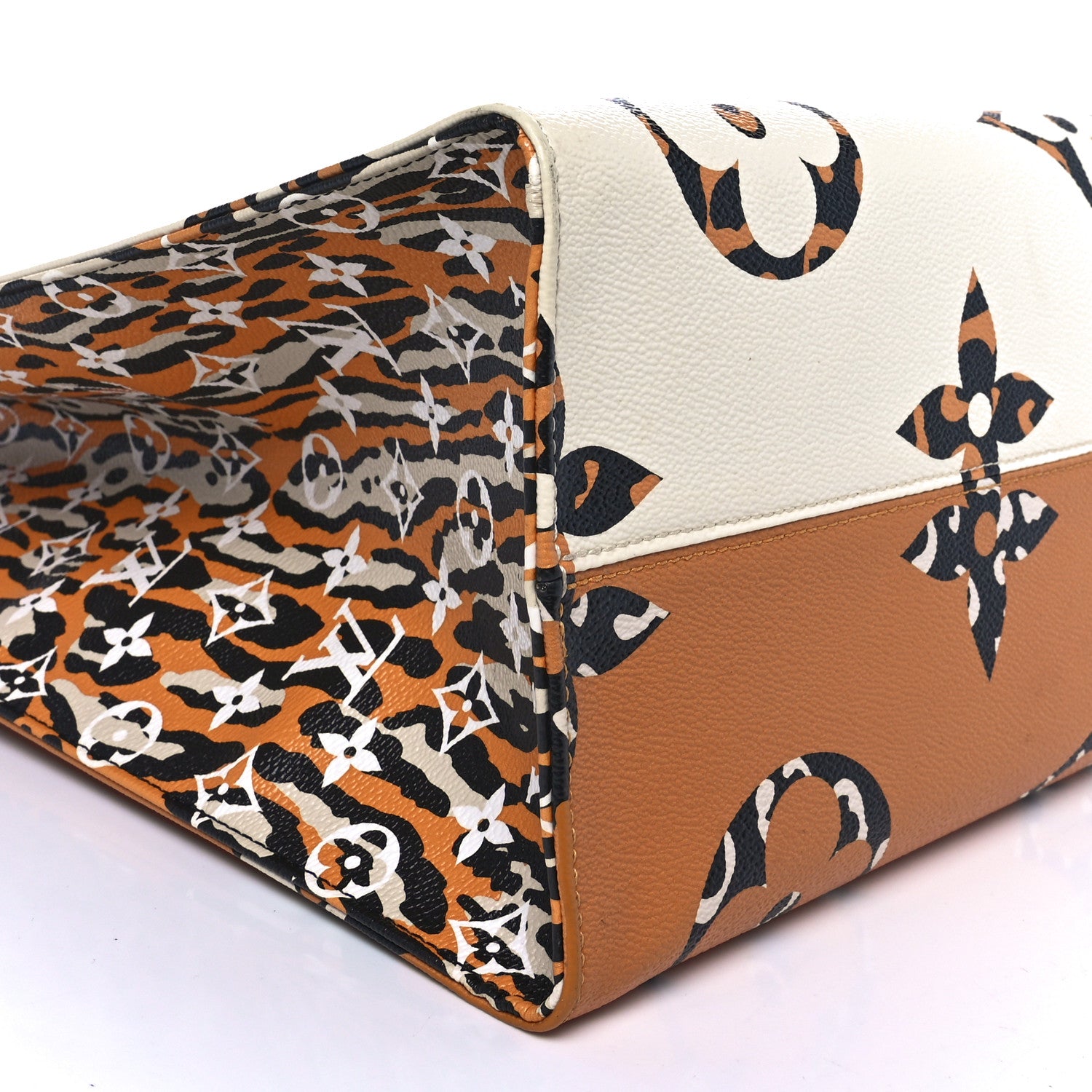 Louis Vuitton Monogram Giant Jungle Onthego GM Ivory 8 of 9