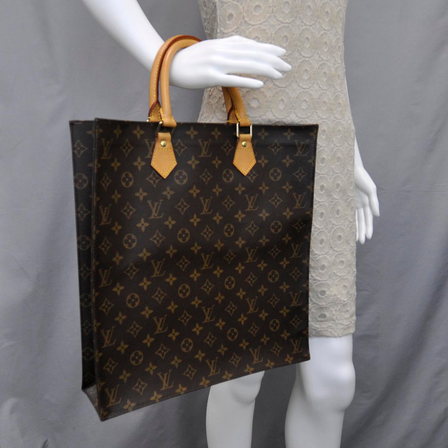 Monogram Sac Plat