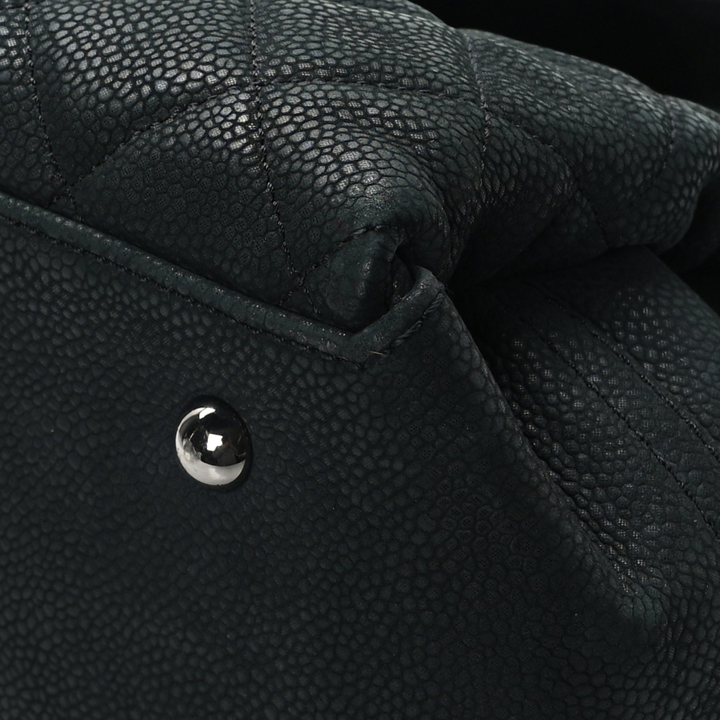 Iridescent Caviar Medium Lady Pearly Flap Black