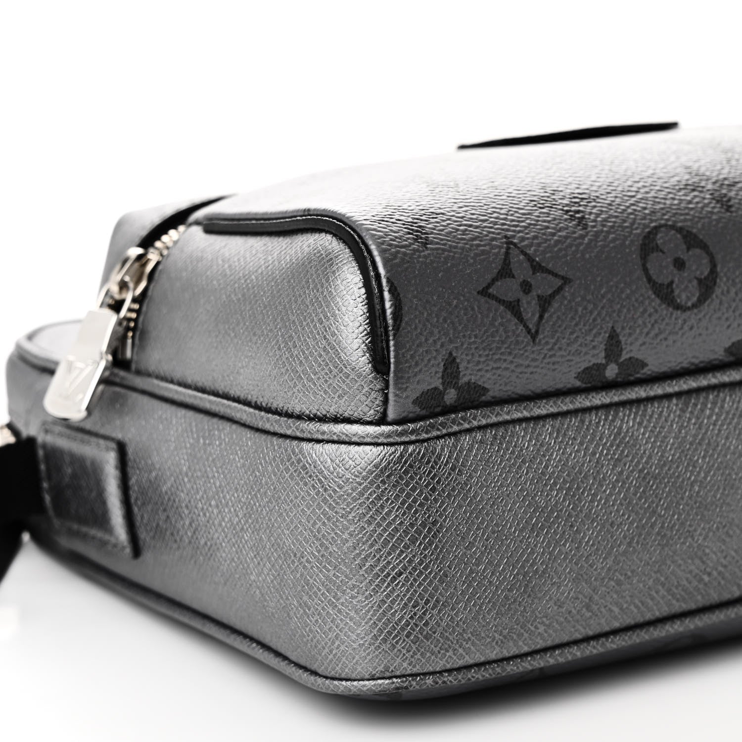 Louis Vuitton Taigarama Outdoor Messenger Gunmetal 8 of 10