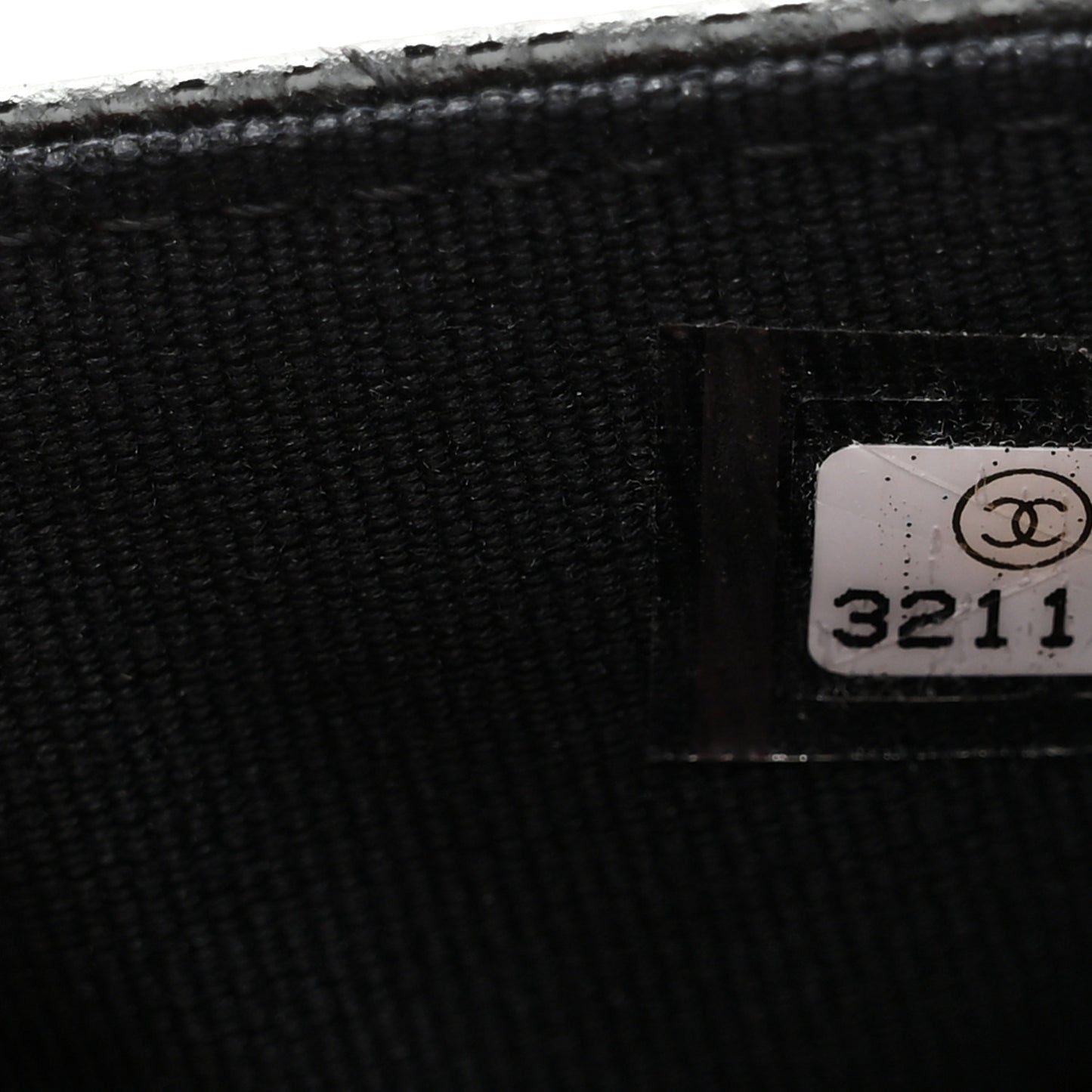 Caviar Quilted Medium Gusset Flap Wallet Black