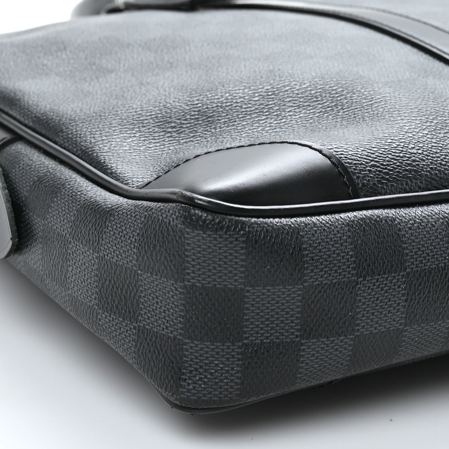 Louis Vuitton Damier Graphite Porte-Documents Voyage 7 of 8