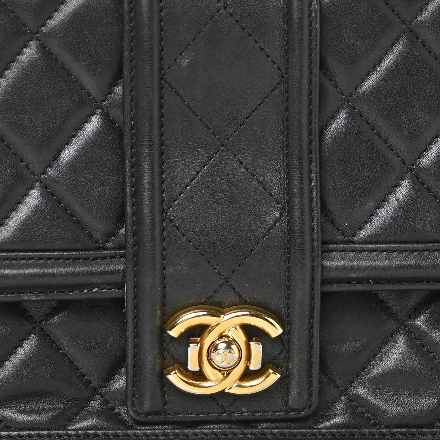 Lambskin Quilted Medium Elegant CC Flap Black