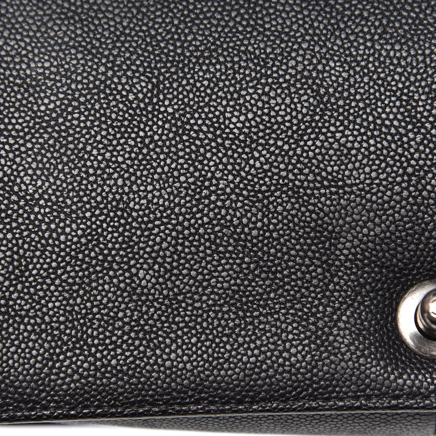Caviar Quilted Medium Boy Flap Black