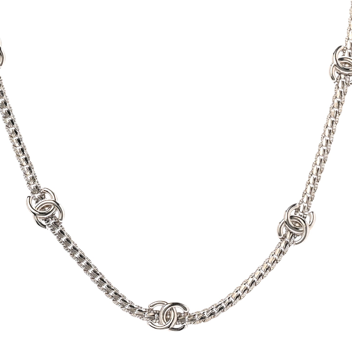 Metal CC Short Chain Necklace Silver