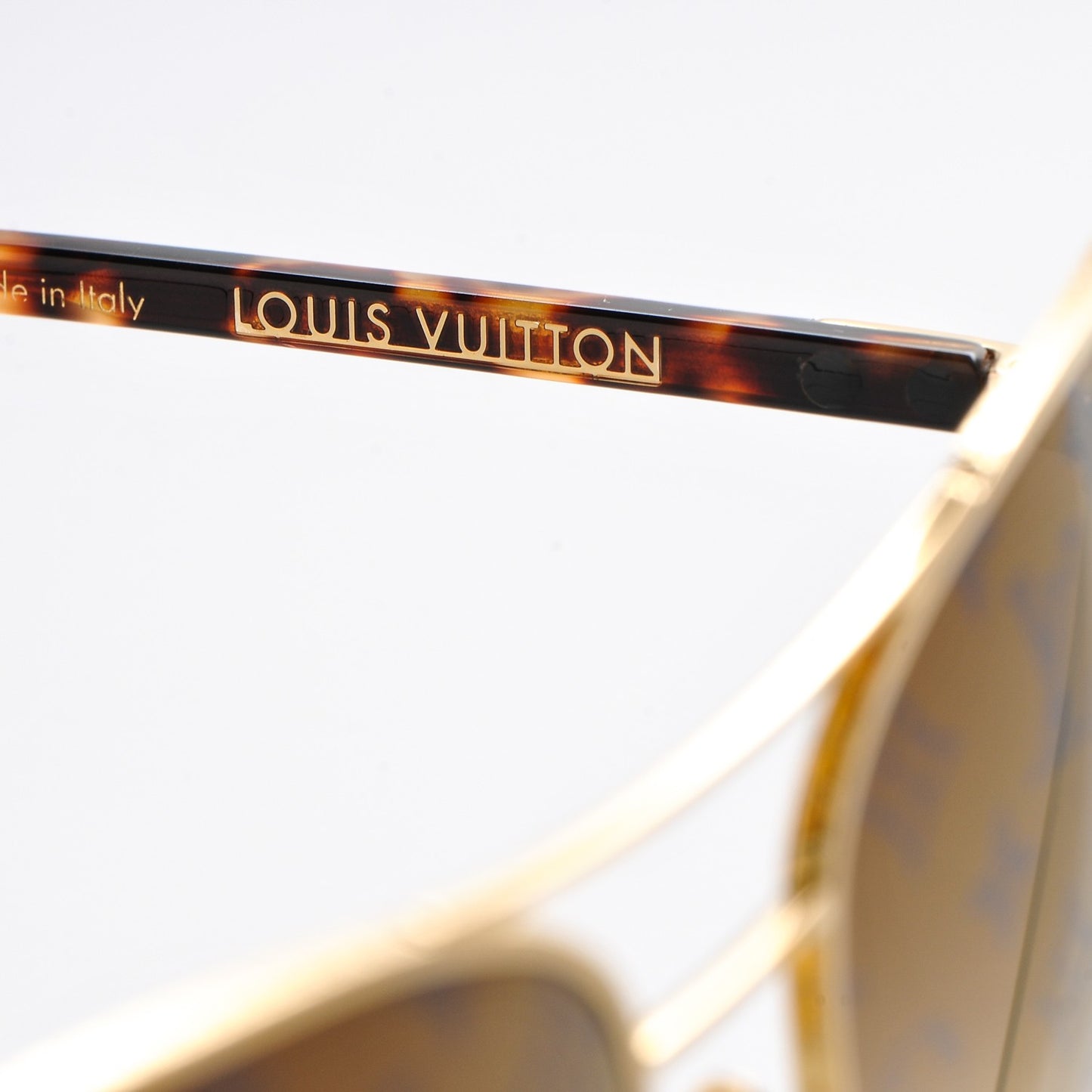 Conspiration Pilote Sunglasses Z0164U Gold