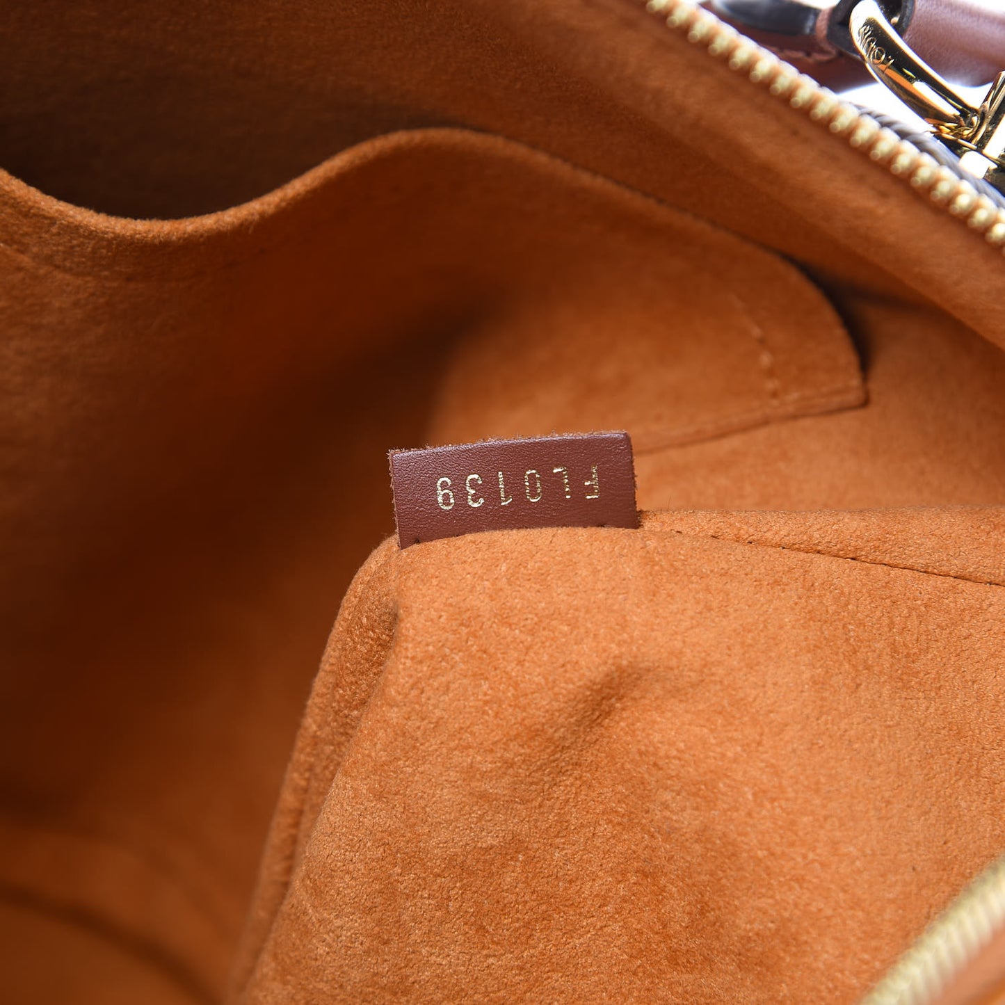 Monogram V Tote MM Safran