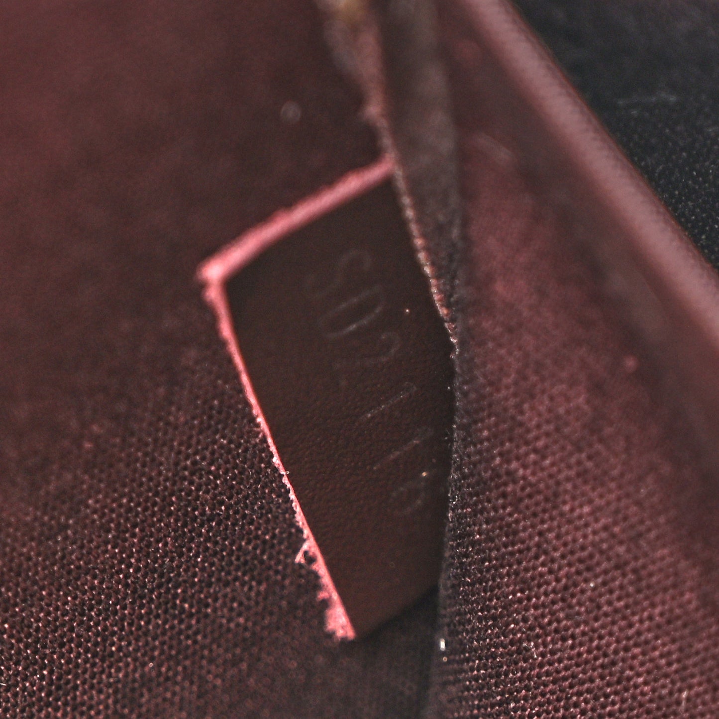 Vernis Pochette Felicie Chain Wallet Amarante
