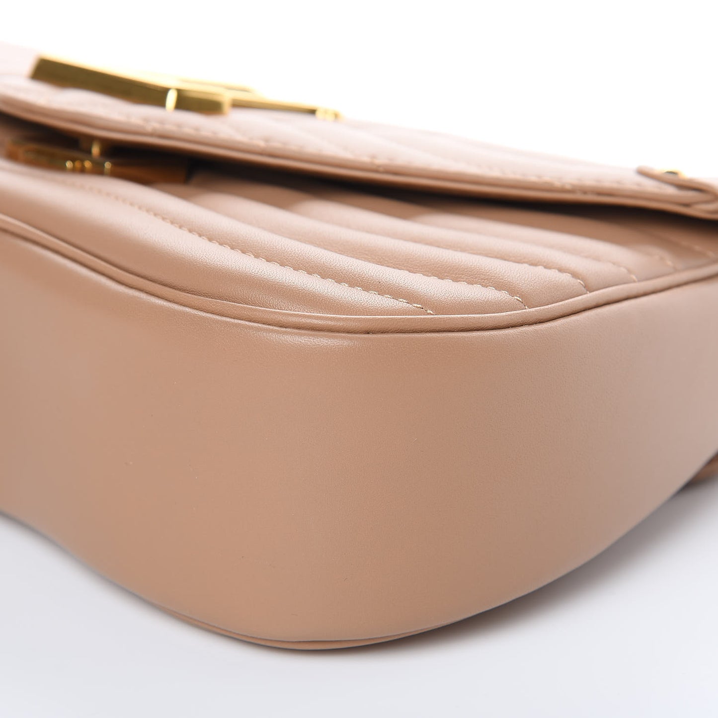 Calfskin New Wave Chain MM Noisette