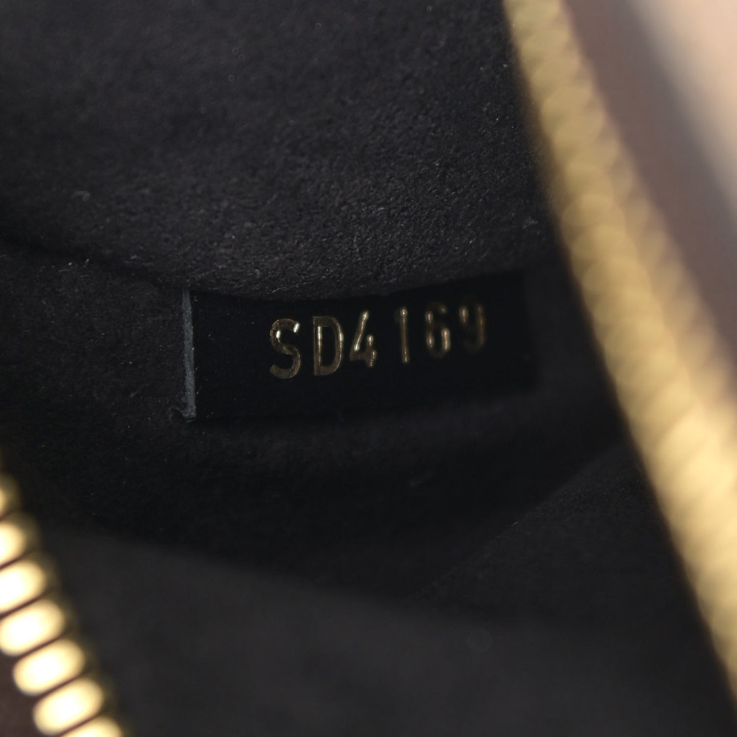 Reverse Monogram Pochette Metis
