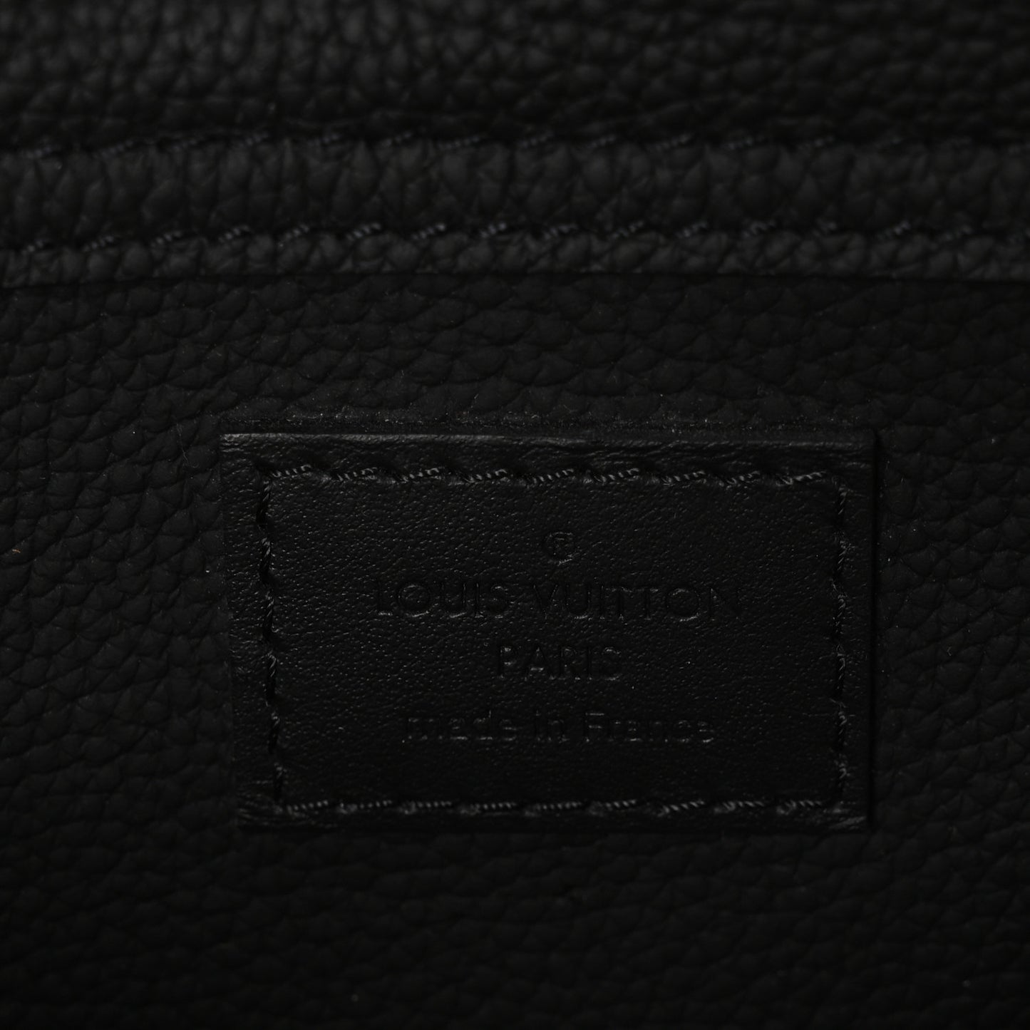 Grained Calfskin Aerogram Takeoff Sling Black