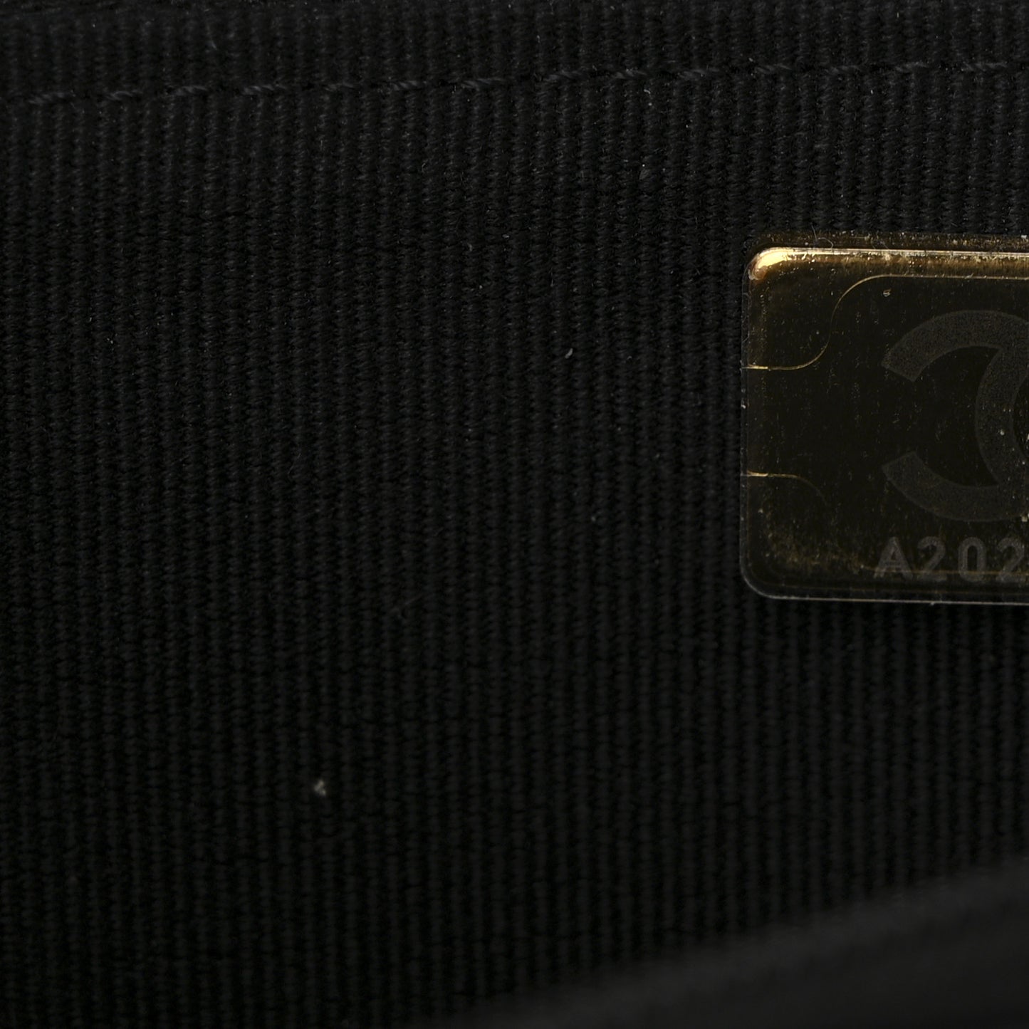Caviar Quilted Textured CC Wallet On Chain WOC Black