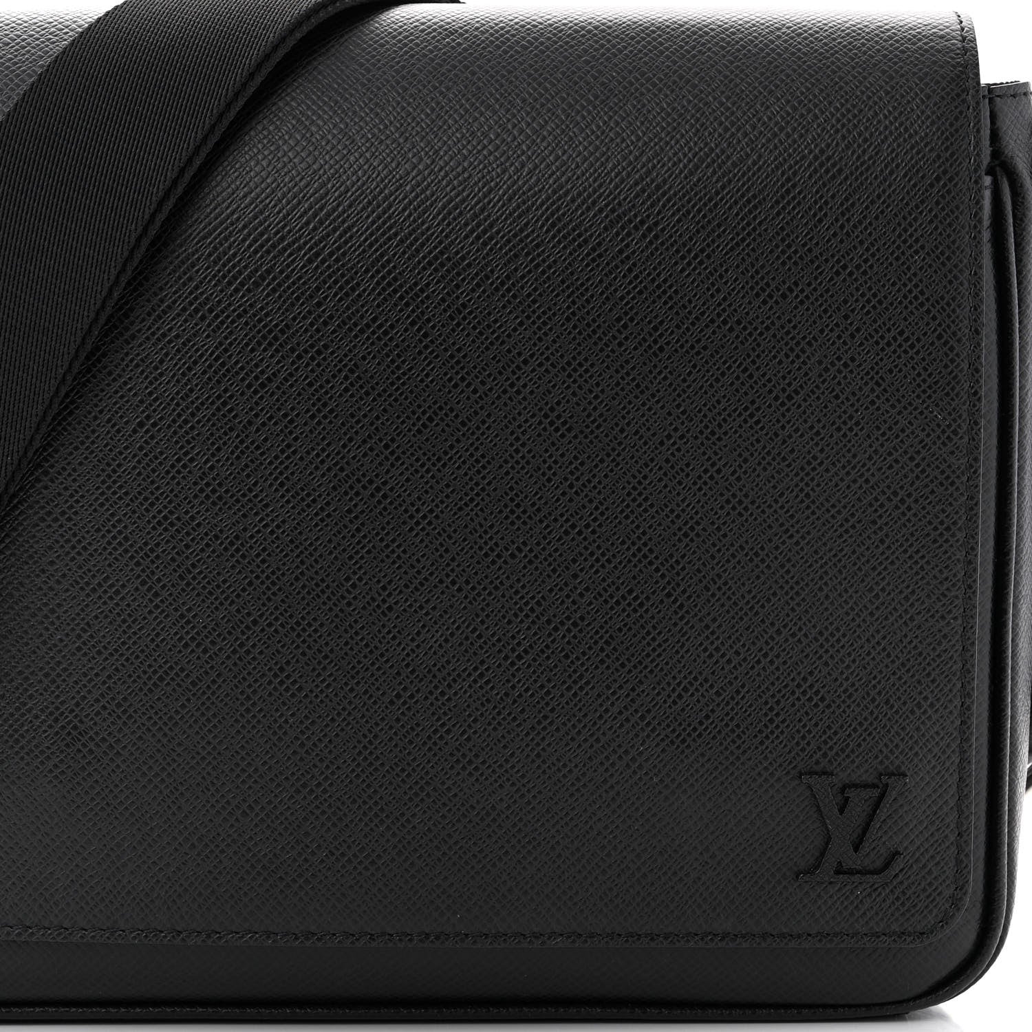 Louis Vuitton Taiga District PM Black 7 of 10
