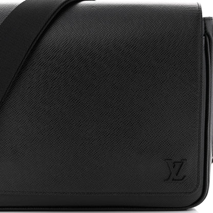 Louis Vuitton Taiga District PM Black 7 of 10