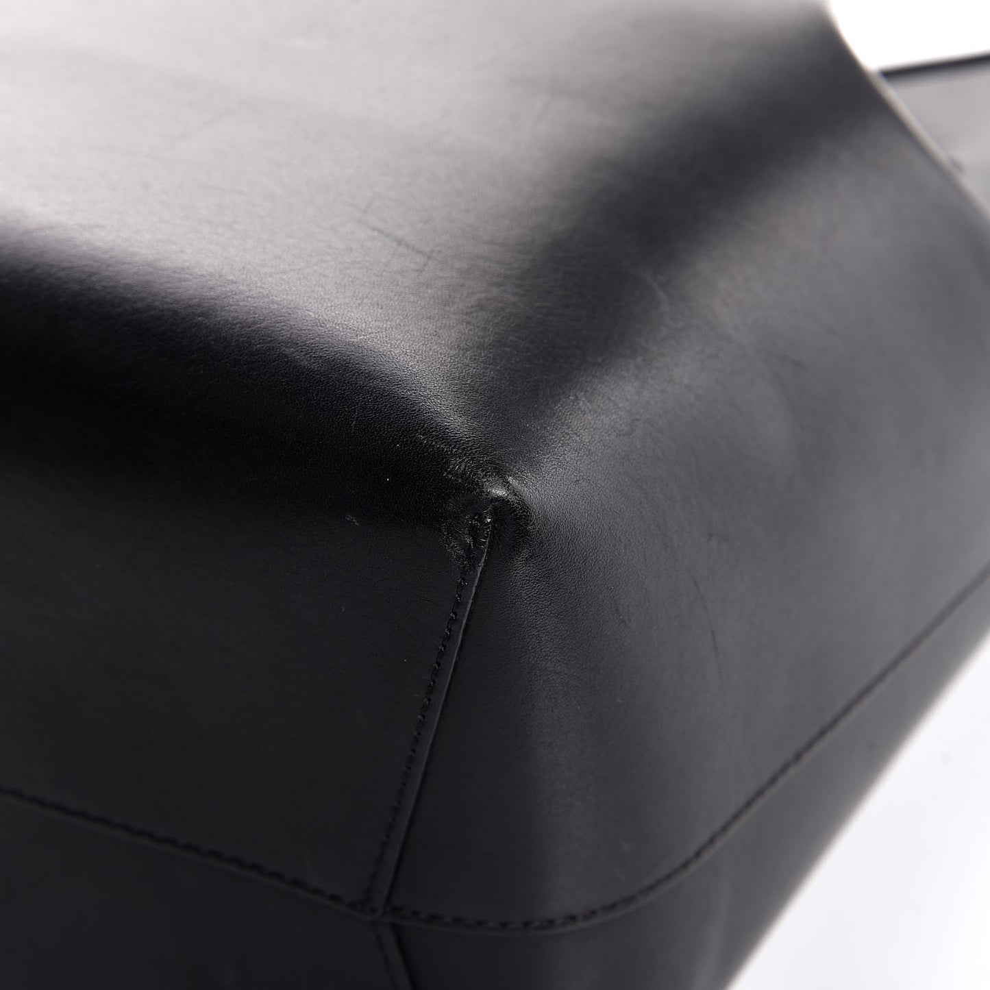 Vegetable Tanned Calfskin Bucket Bag Black Flamma