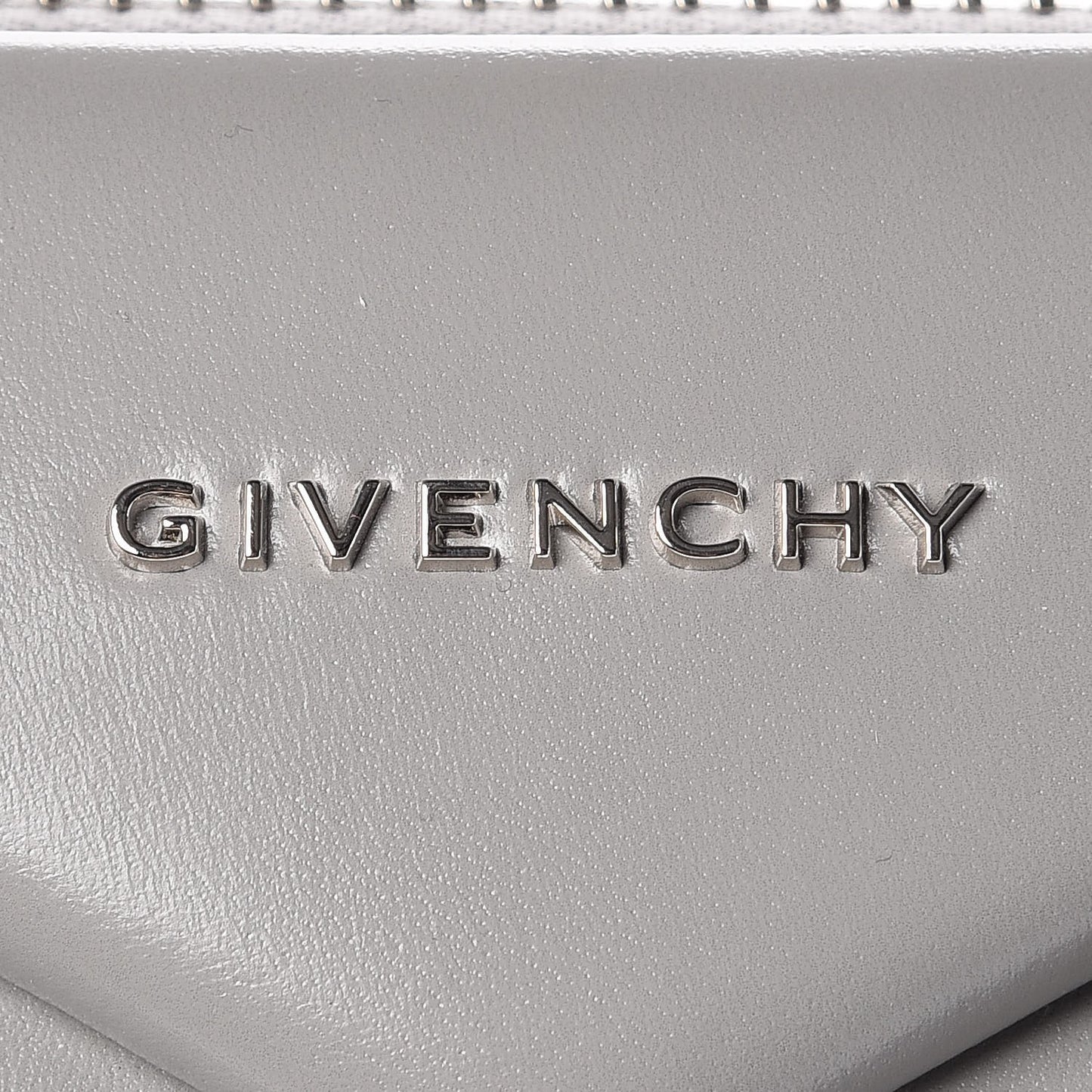 Shiny Lord Calfskin Medium Antigona Pearl Grey