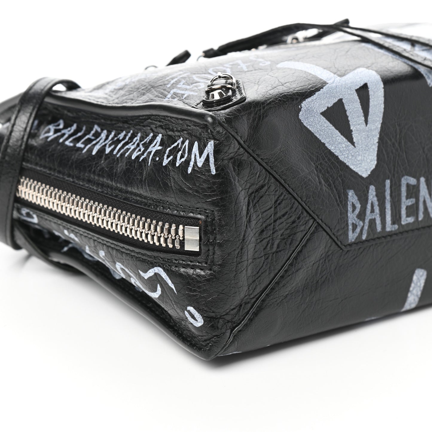Agneau Graffiti Papier A6 Zip Around Tote Black White