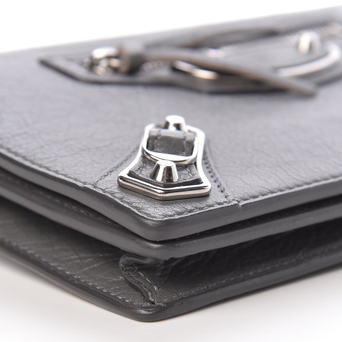 Agneau Silver Metallic Edge Hardware Wallet On Chain Grey
