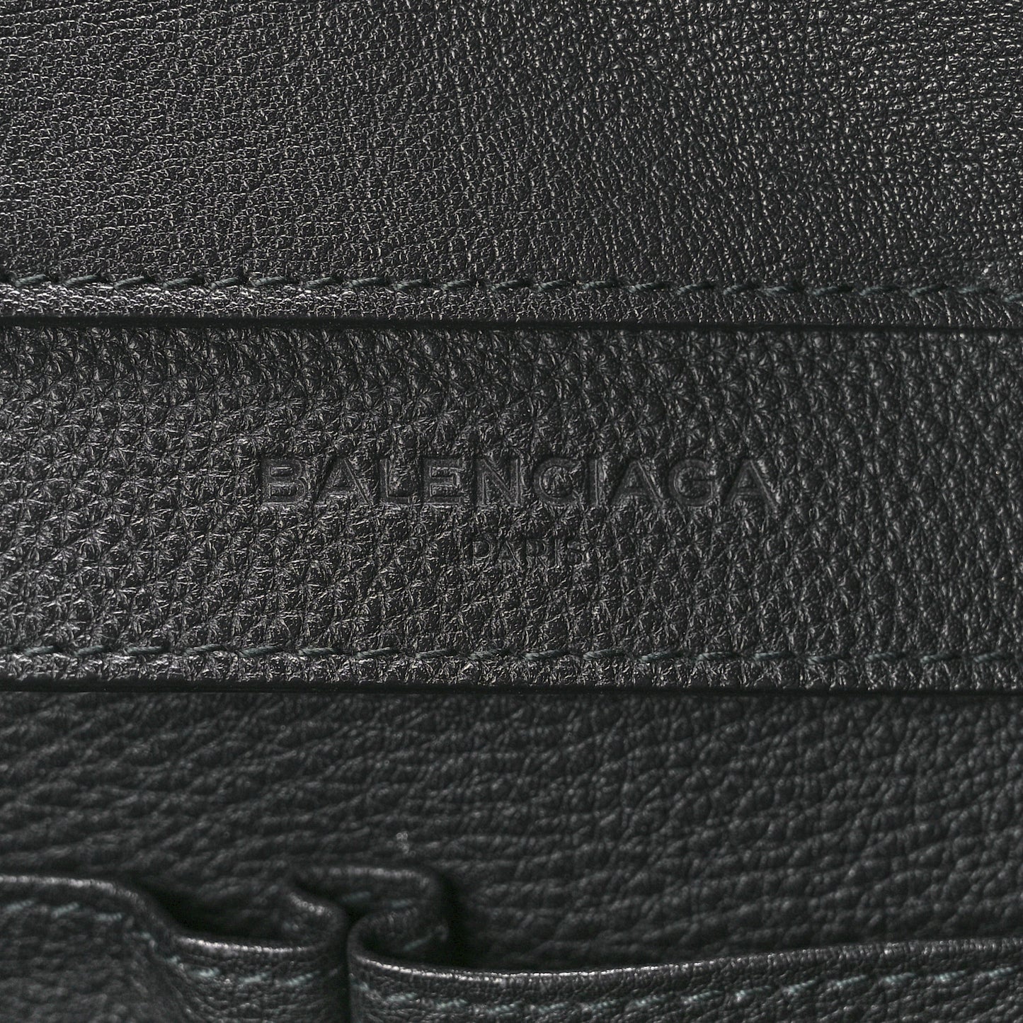Grained Calfskin Silver Metallic Edge Hardware Papier A4 Tote Black