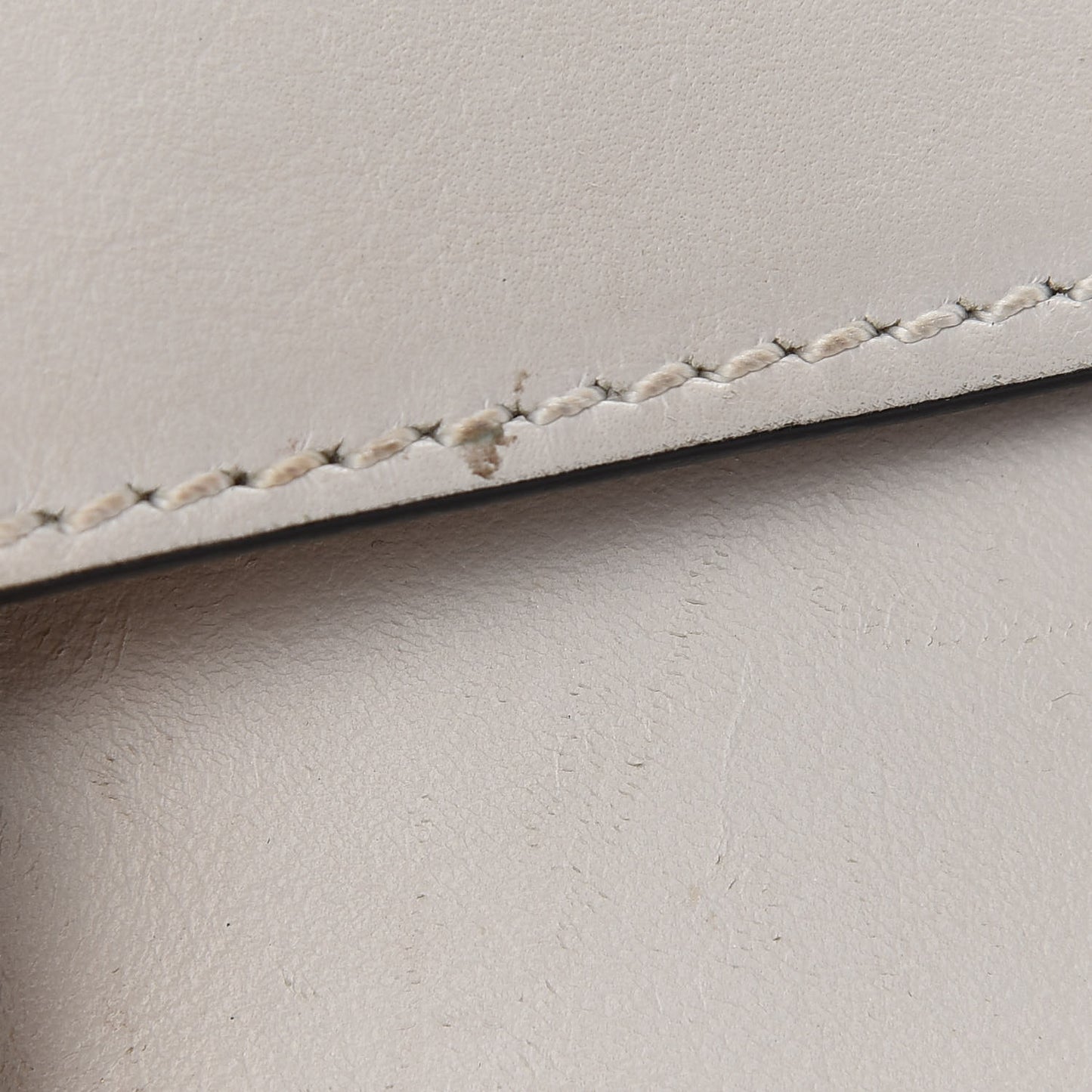 Vitello Chain Flap Bag White