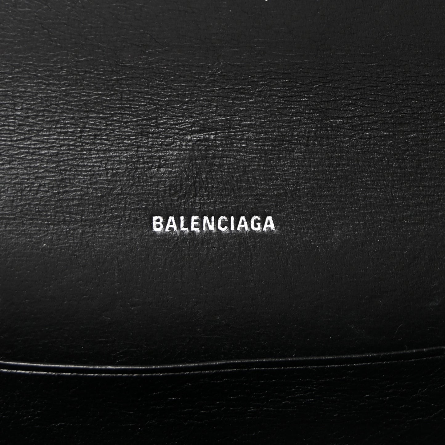 Grained Calfskin Logo Cash Phone Holder Wallet On Chain Black