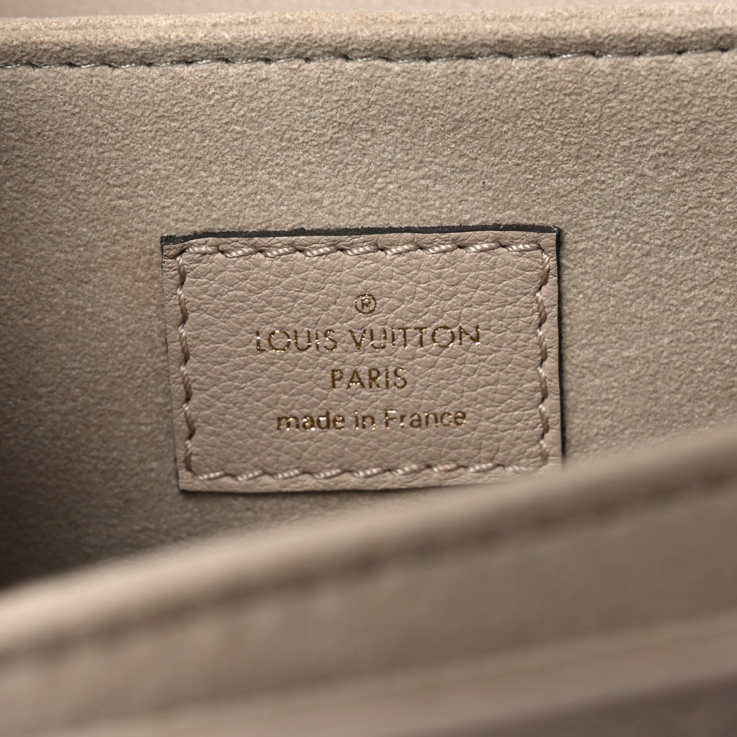 Grained Calfskin Lockme Oxford Greige