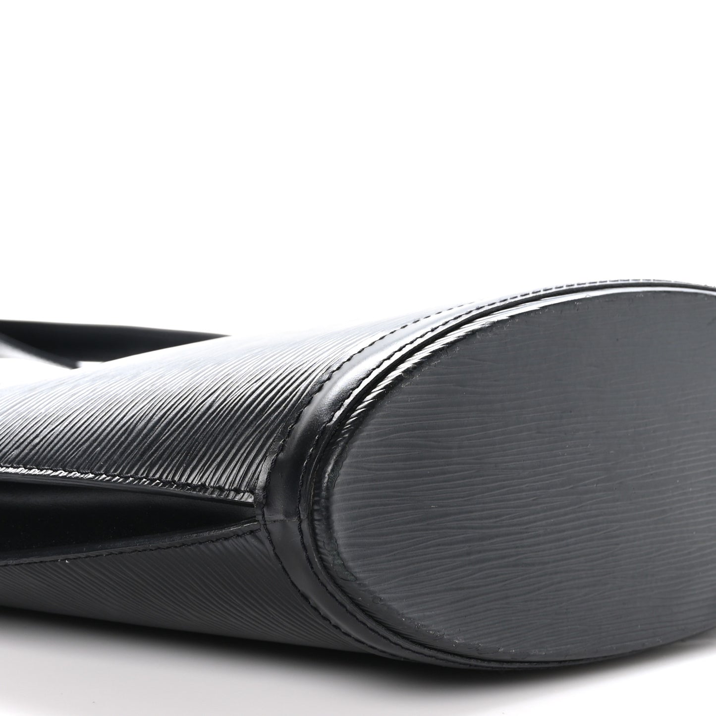 Epi Saint Jacques PM Long Straps Black