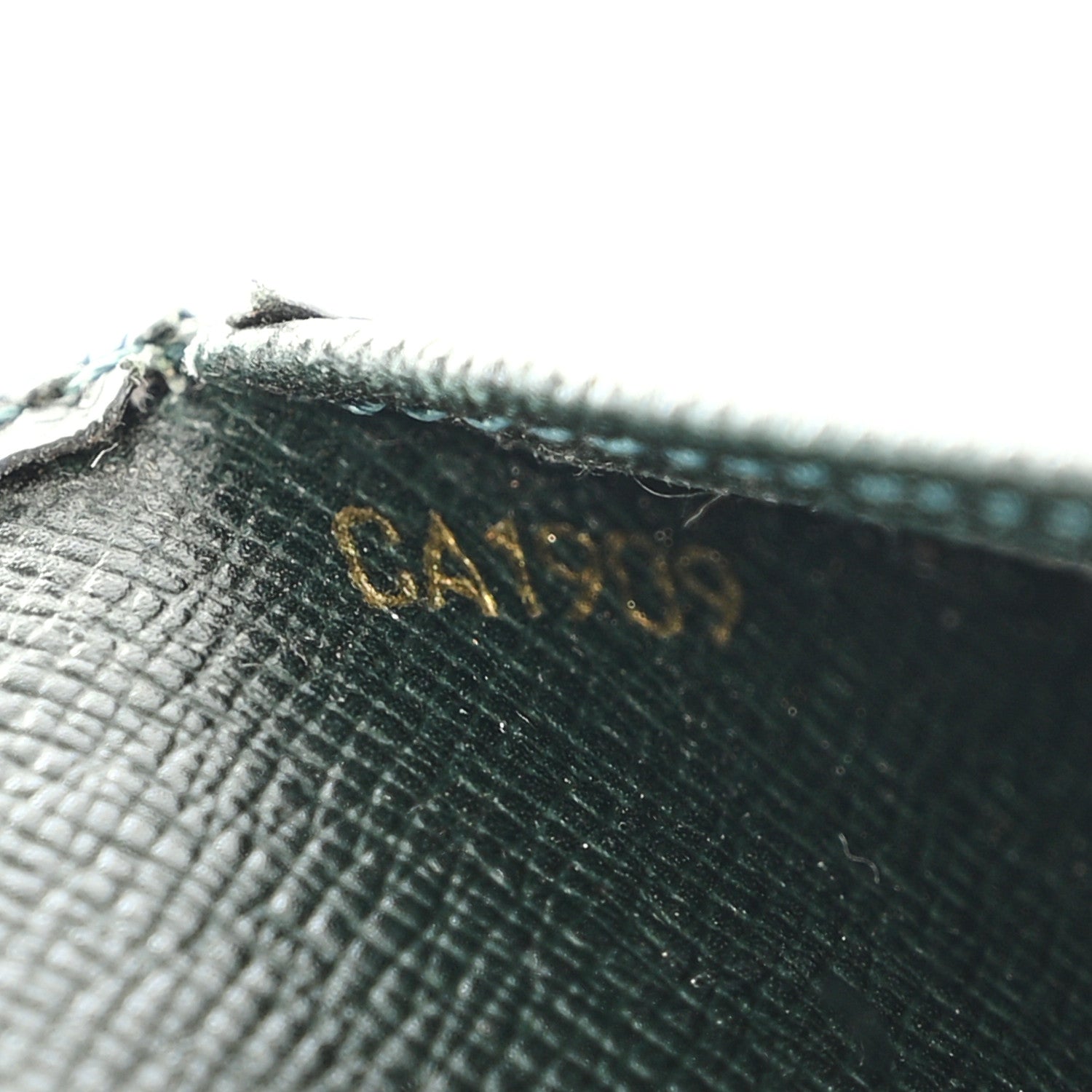 Louis Vuitton Taiga Small Ring Agenda Cover Epicea 7 of 9