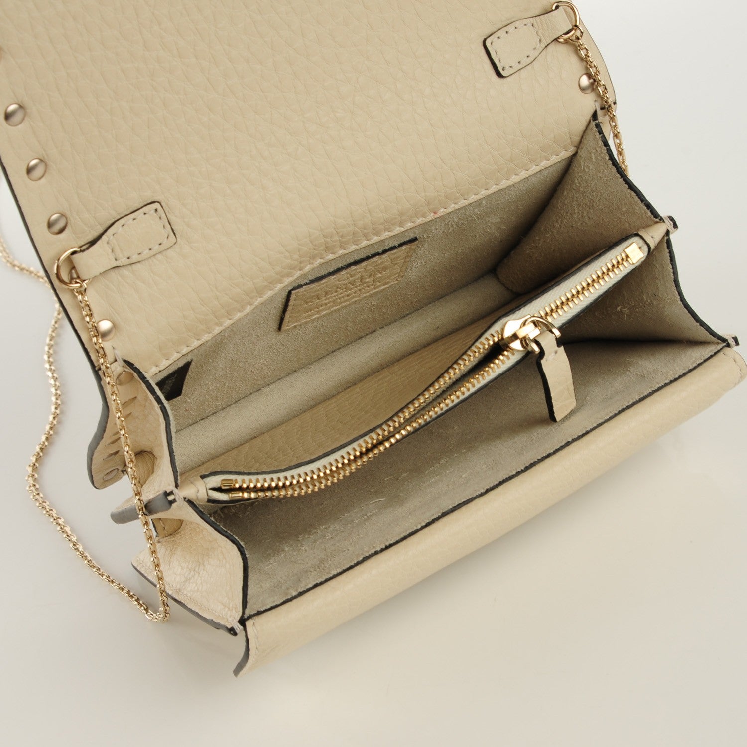 Valentino Garavani Pebbled Calfskin Rockstud Wallet on Chain Light Ivory 8 of 8