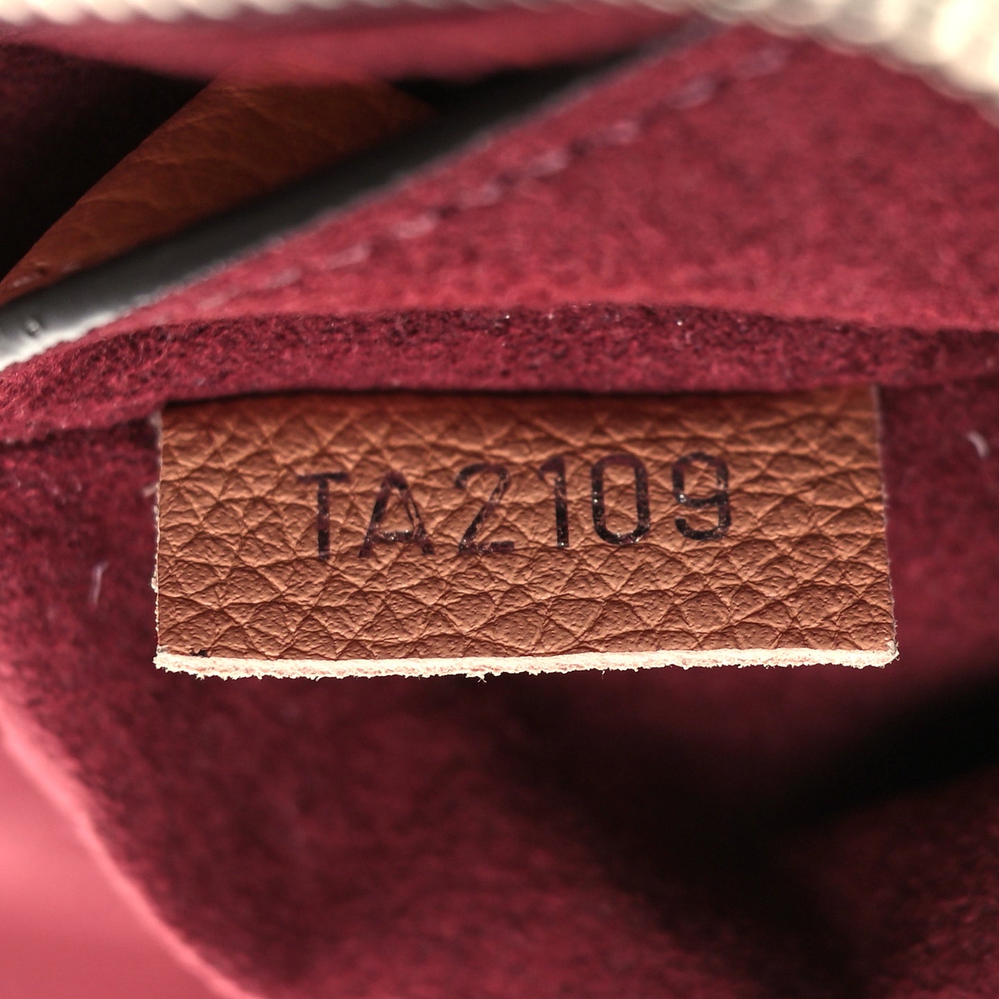 Soft Calfskin My Lockme Pochette Rose Silk Quartz