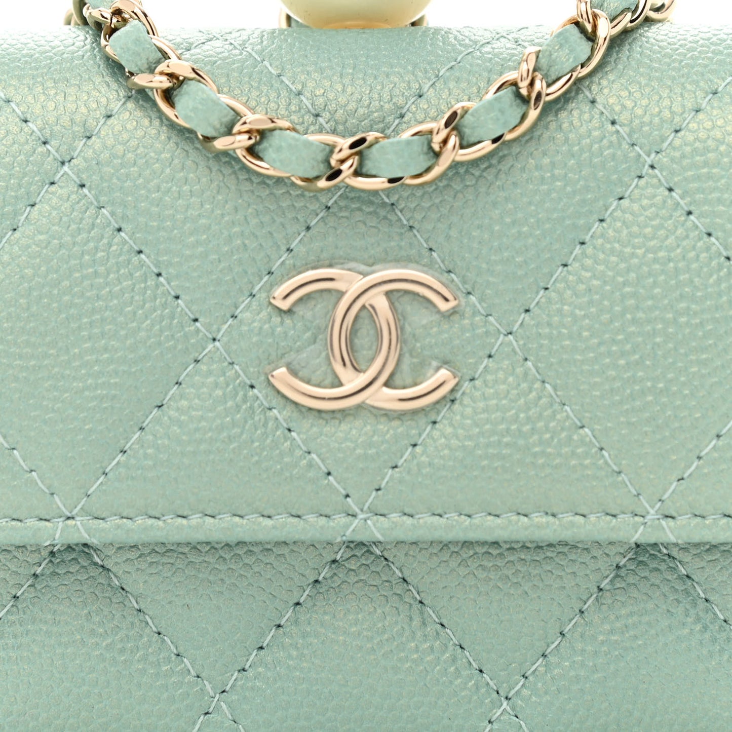 Iridescent Caviar Quilted Pearl Card Holder On Chain Green
