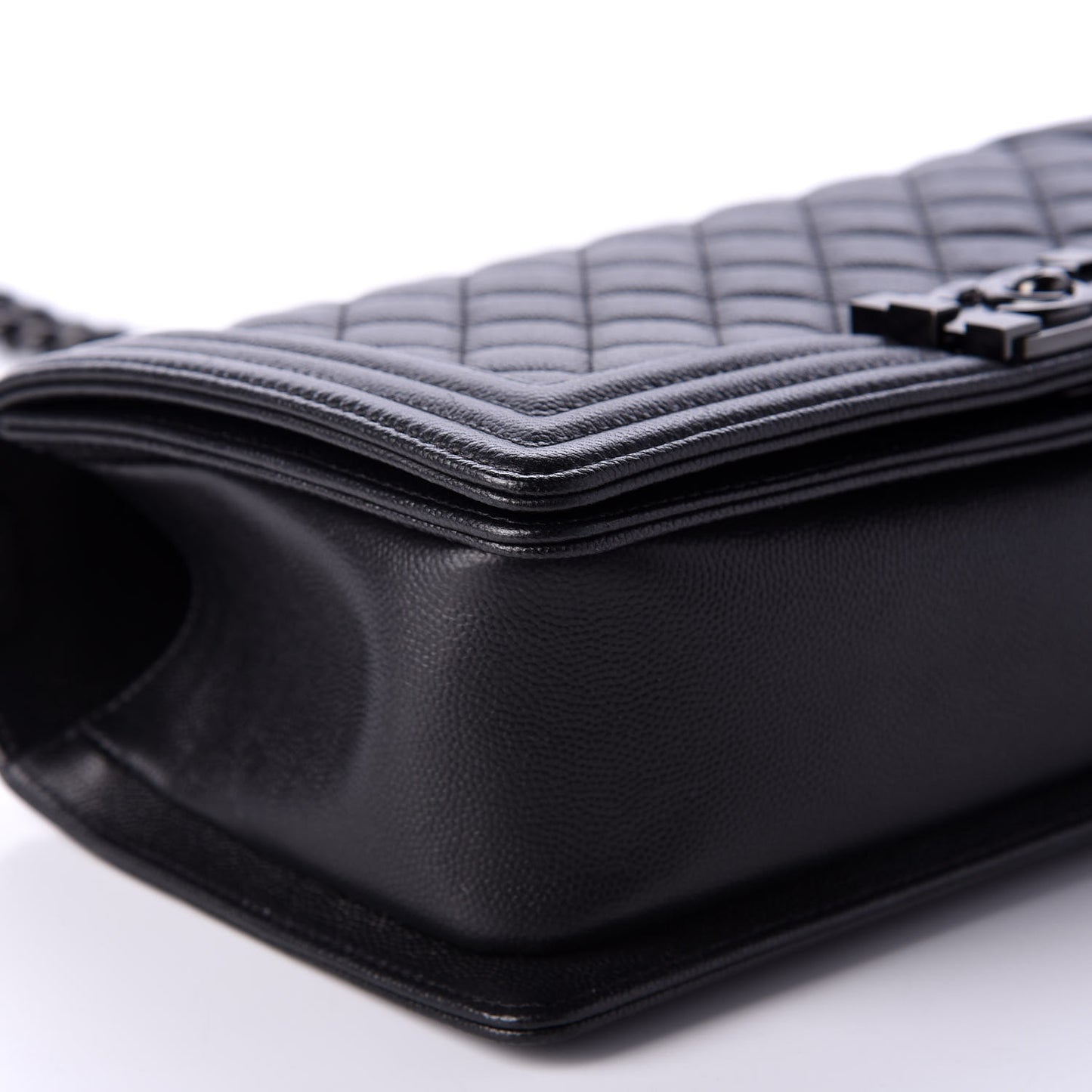 Caviar Quilted Medium Boy Flap So Black