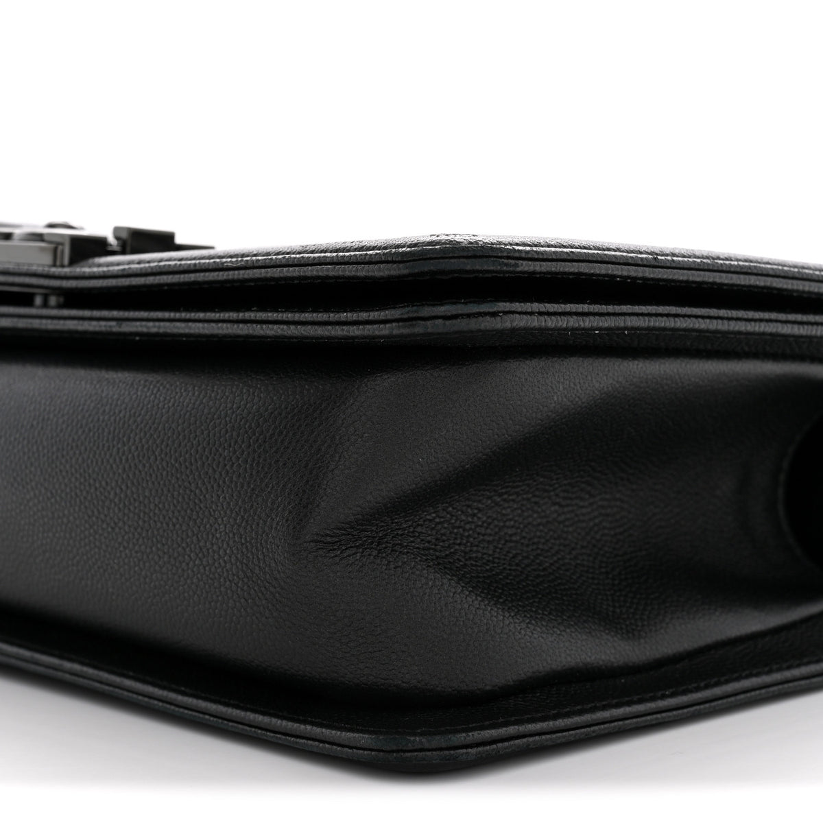 Caviar Quilted Medium Boy Flap So Black