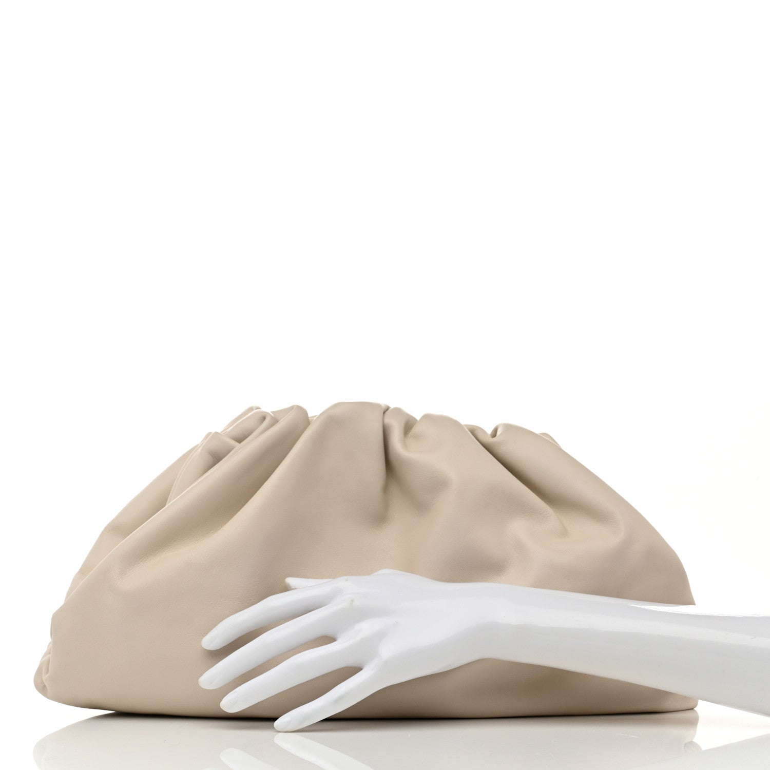 Bottega Veneta Smooth Butter Calf The Pouch Oversized Clutch Plaster 2 of 9