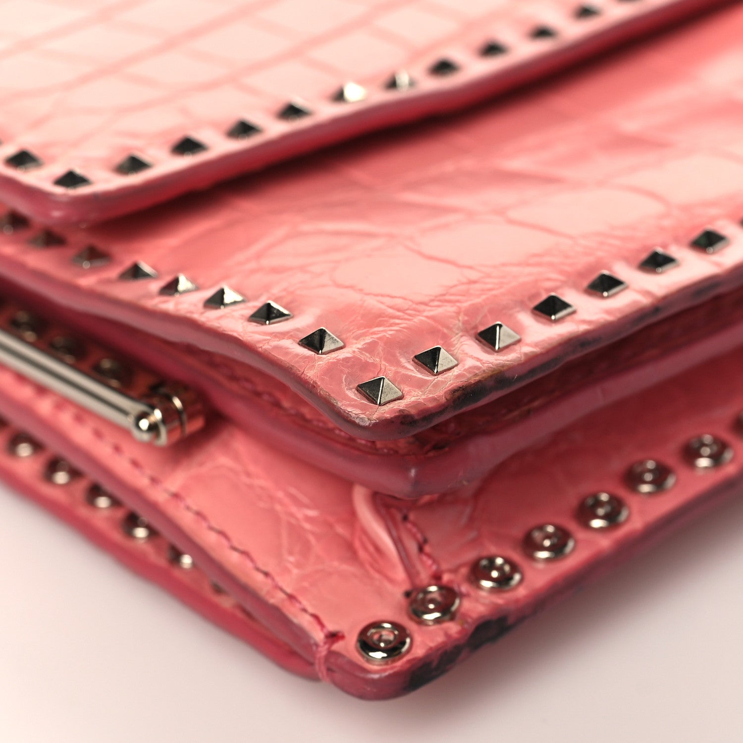 Valentino Garavani Calfskin Alligator Embossed Rockstud Wallet On Chain Paradise Rose 8 of 13