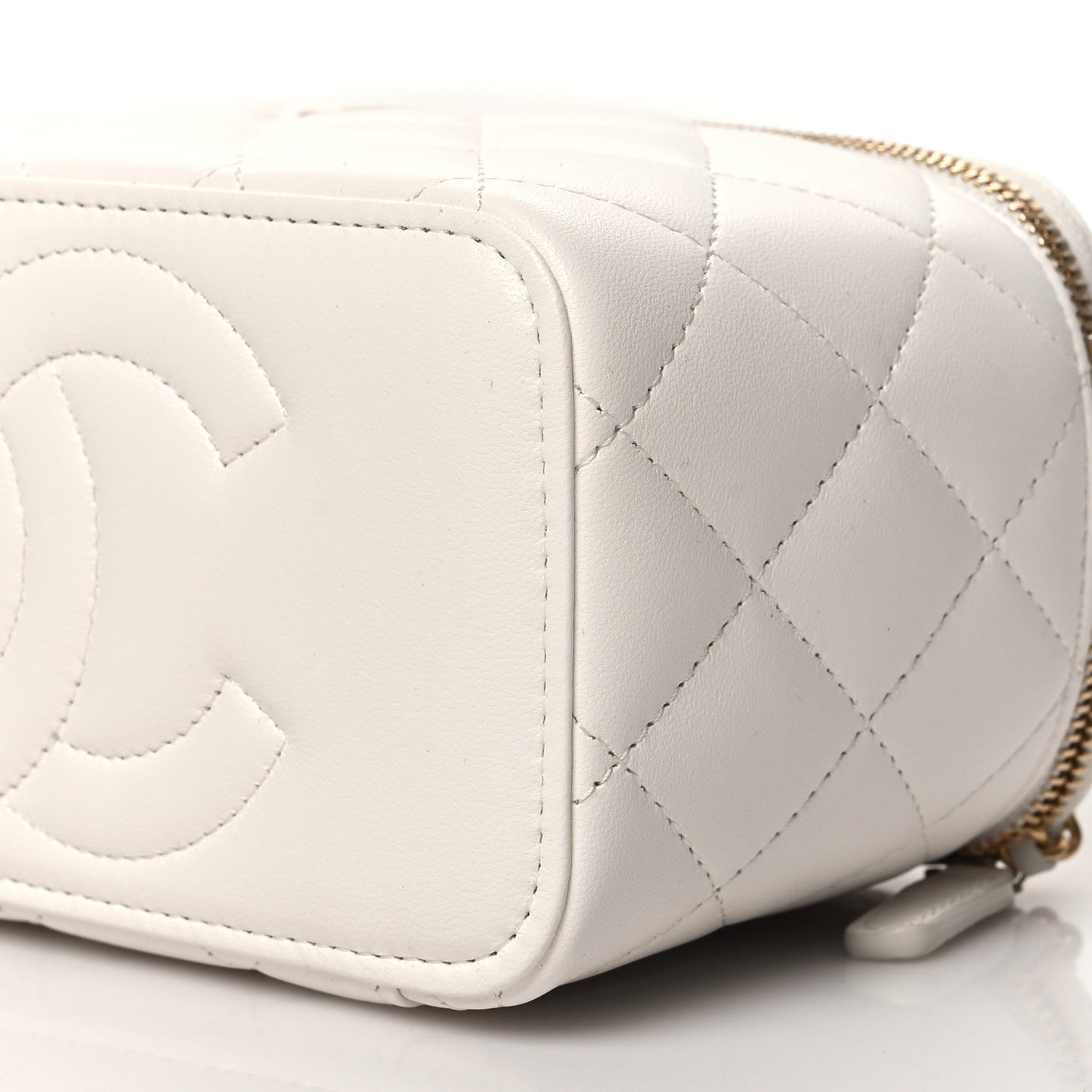 Lambskin Enamel Quilted Small Coco Hearts Vanity Case With Chain White