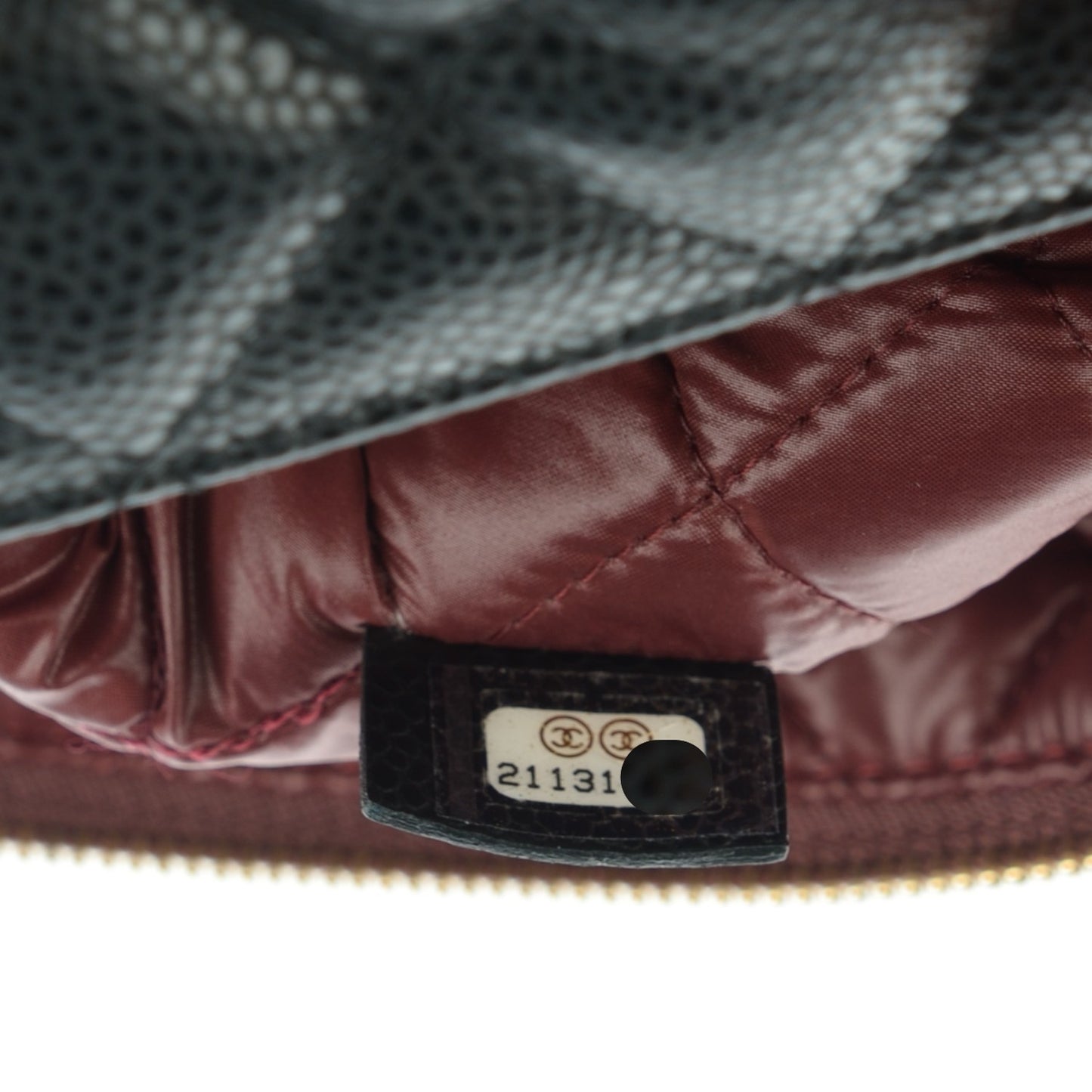 Caviar Quilted Medium Cosmetic Case Black