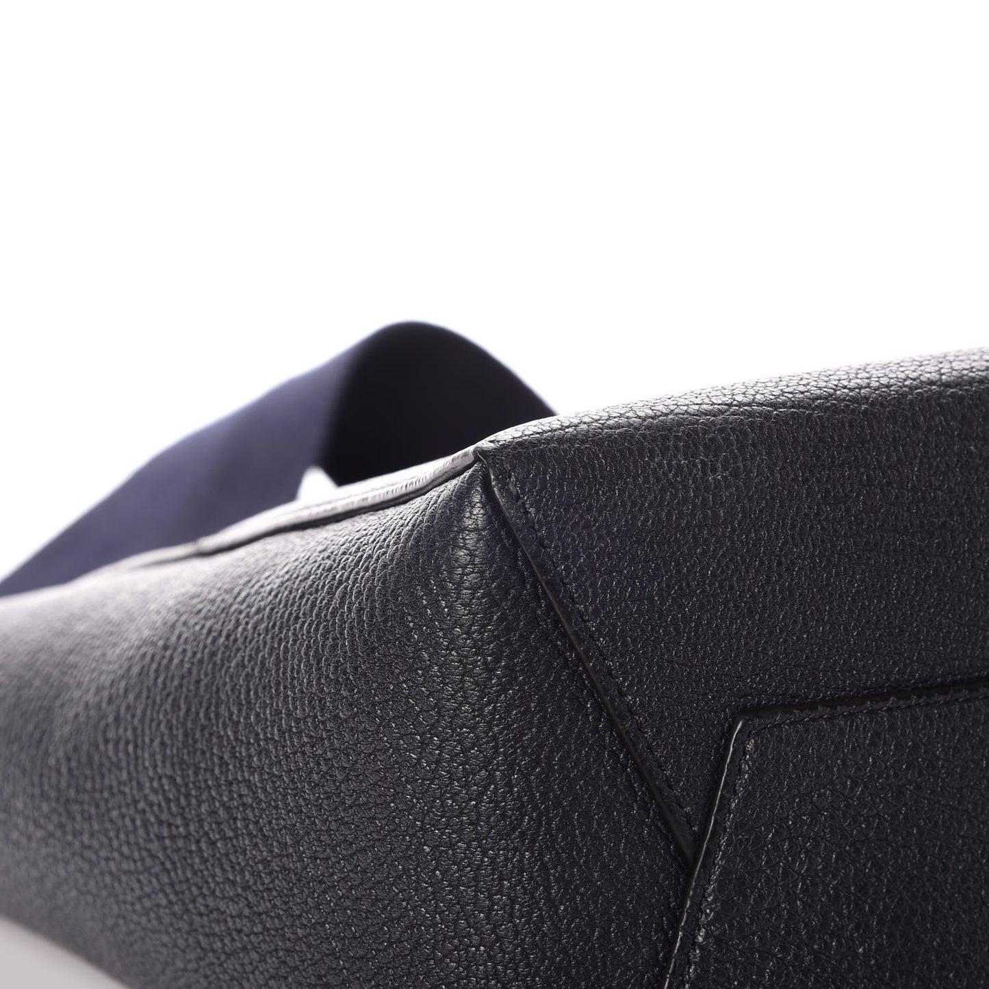 Soft Grained Calfskin Small Sangle Bucket Bag Navy