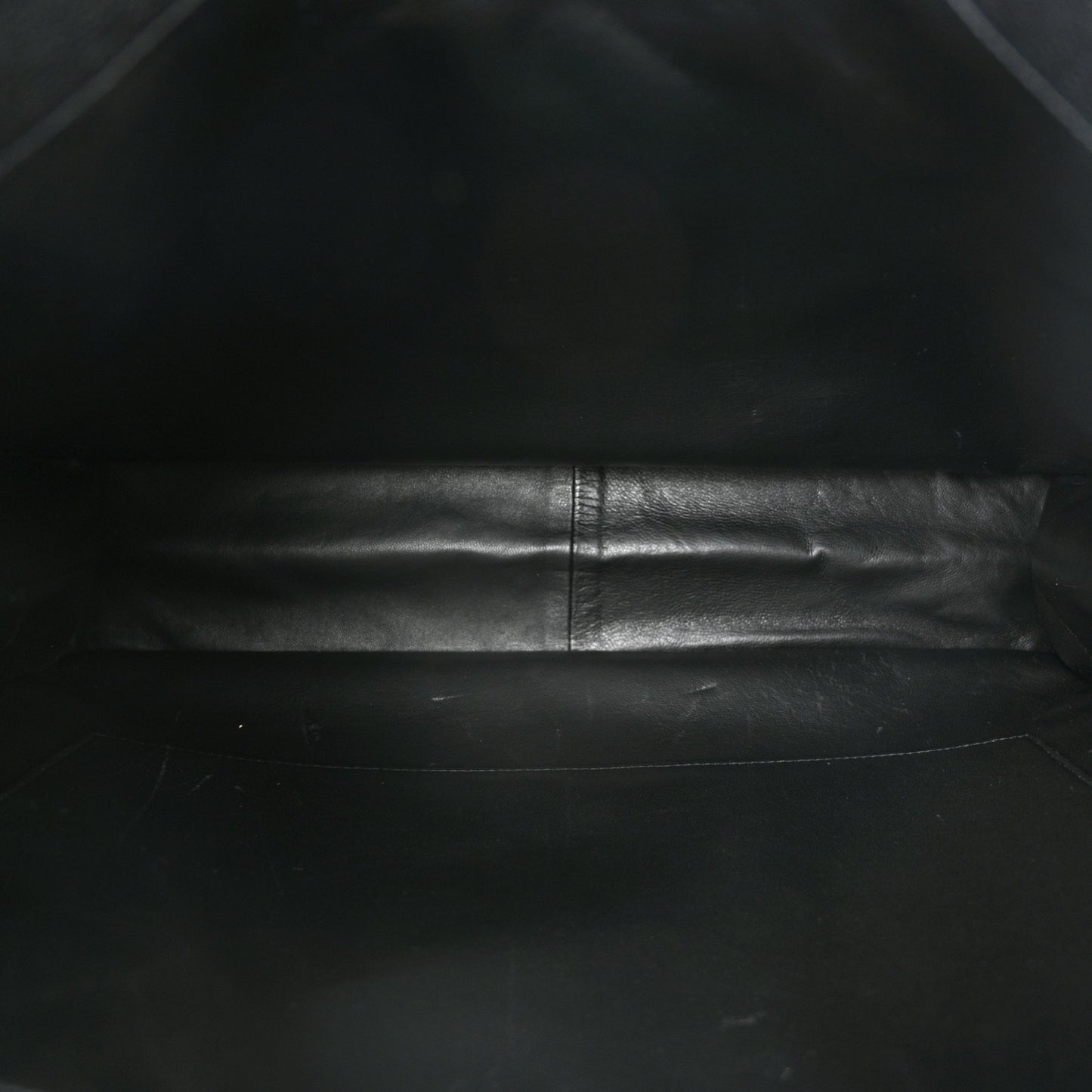 Caviar CC Tote Black