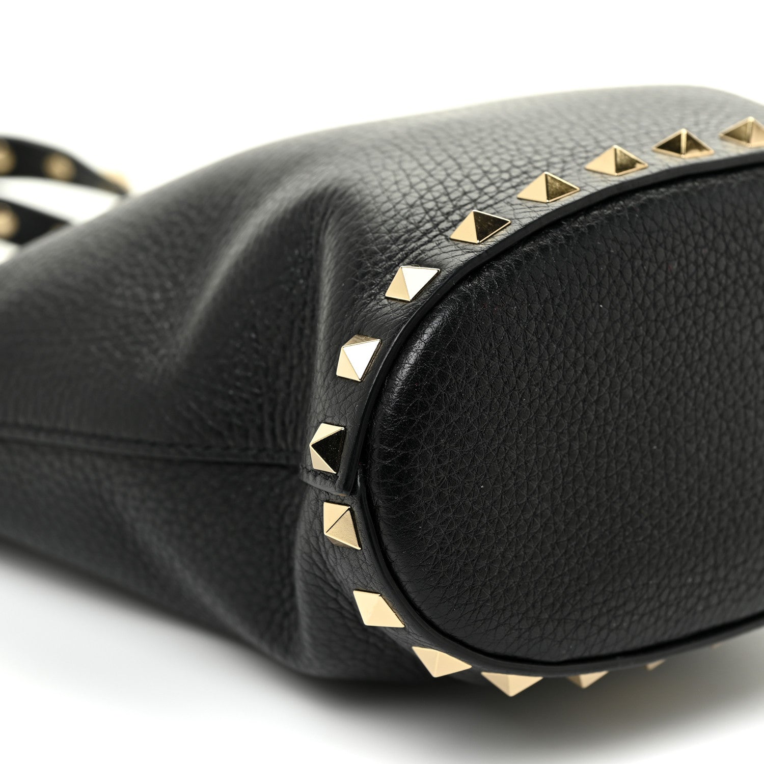 Valentino Garavani Pebbled Calfskin Rockstud Bucket Bag Black 8 of 10