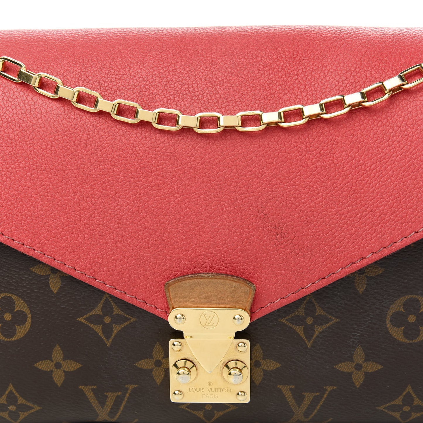 Monogram Pallas Chain Dahlia