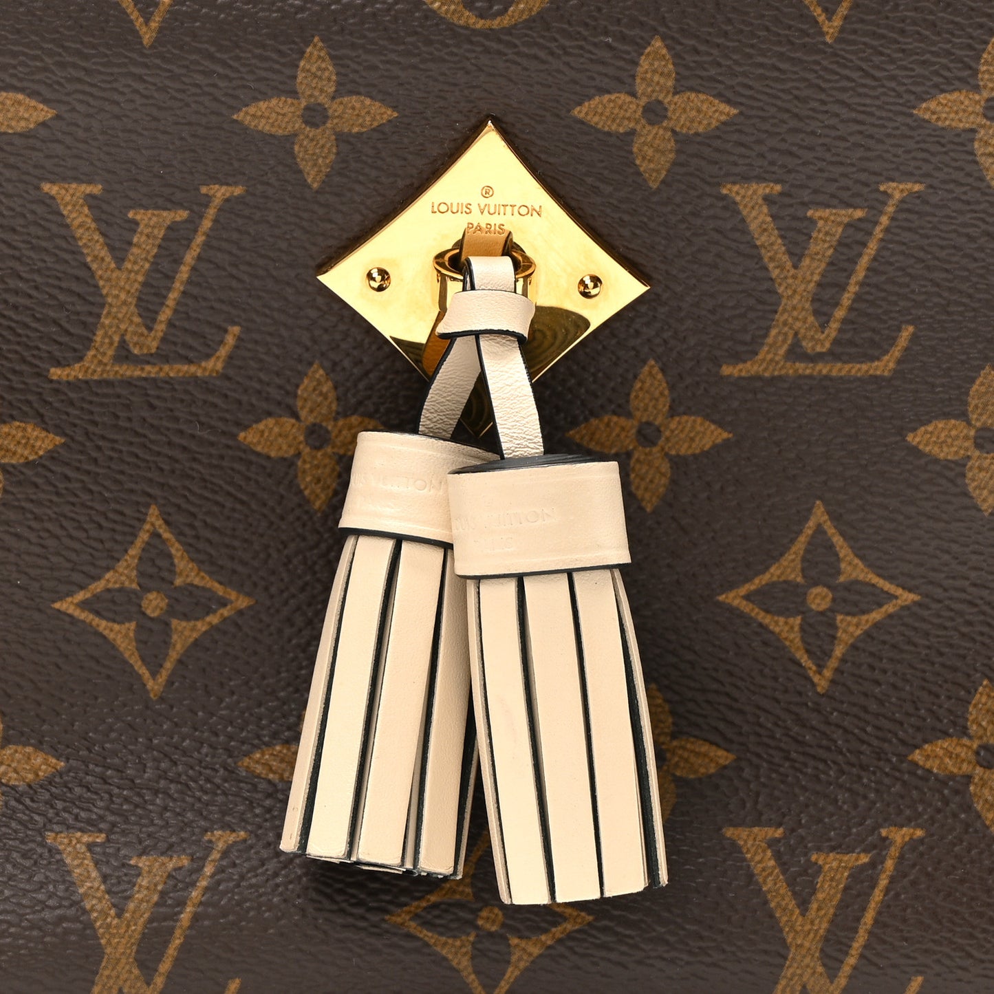 Monogram Saintonge Creme