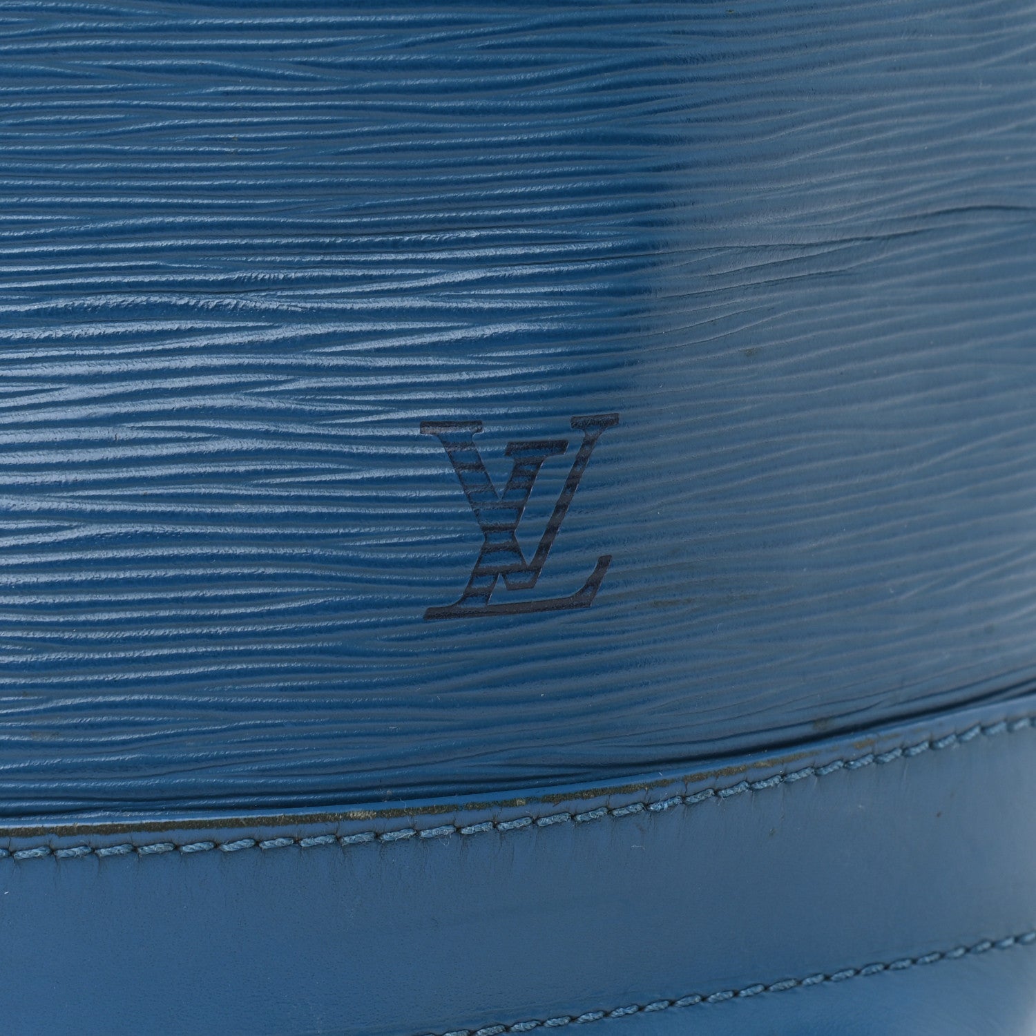 Louis Vuitton Epi Noe Toledo 7 of 17