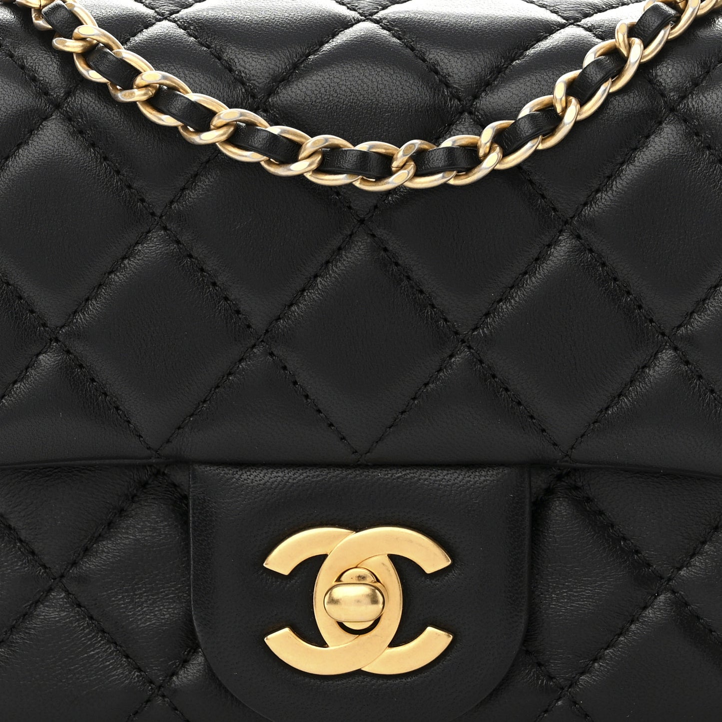 Lambskin Quilted Mini Pearl Crush Flap Black